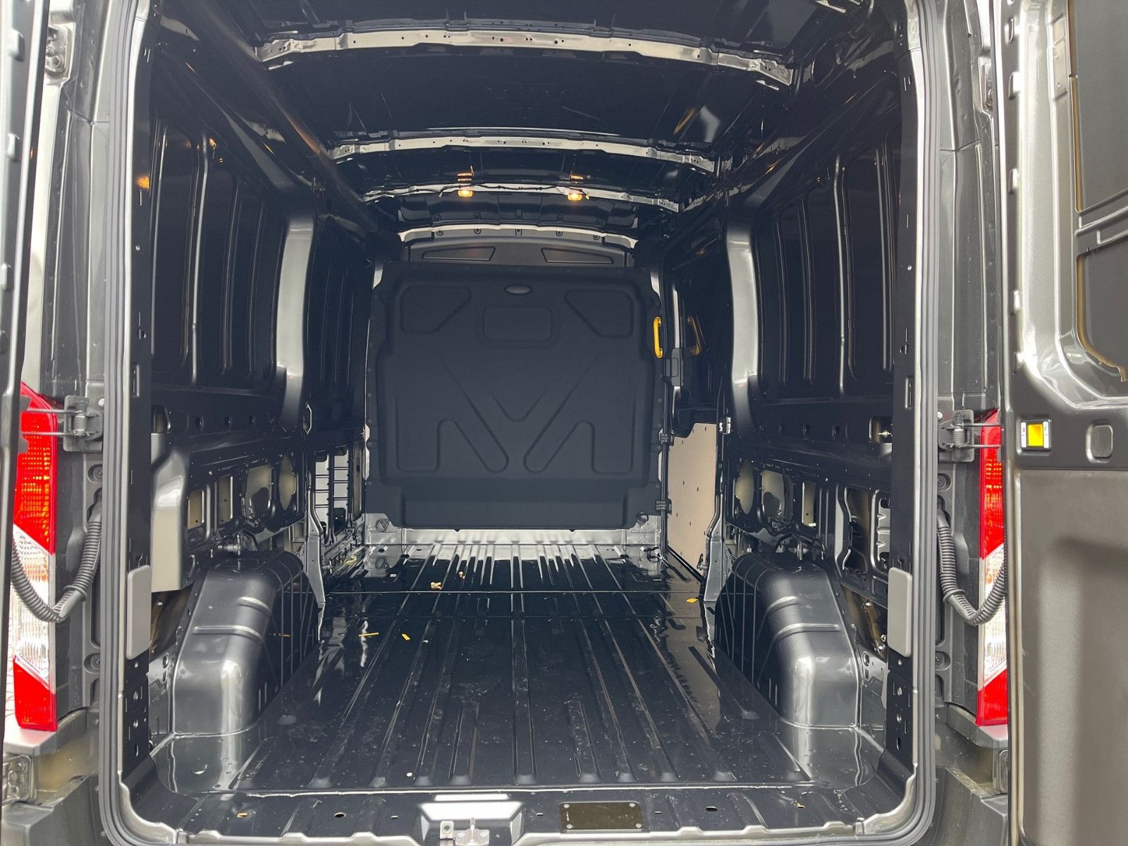 Fahrzeugabbildung Ford Transit Trend L3H2 Kastenwagen