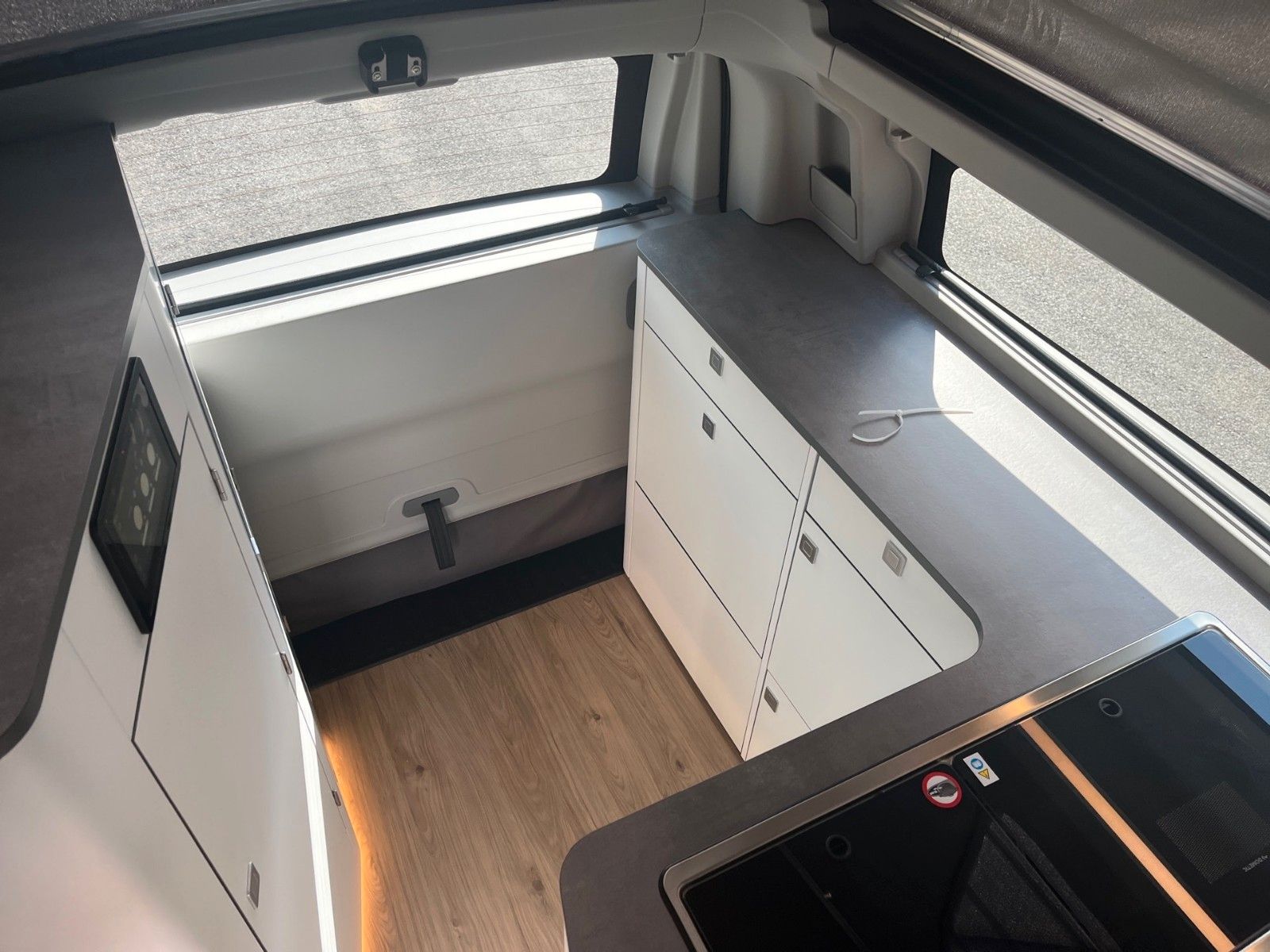 Fahrzeugabbildung Ford Nugget Plus AD Titanium 0,99 % MESSEPREIS
