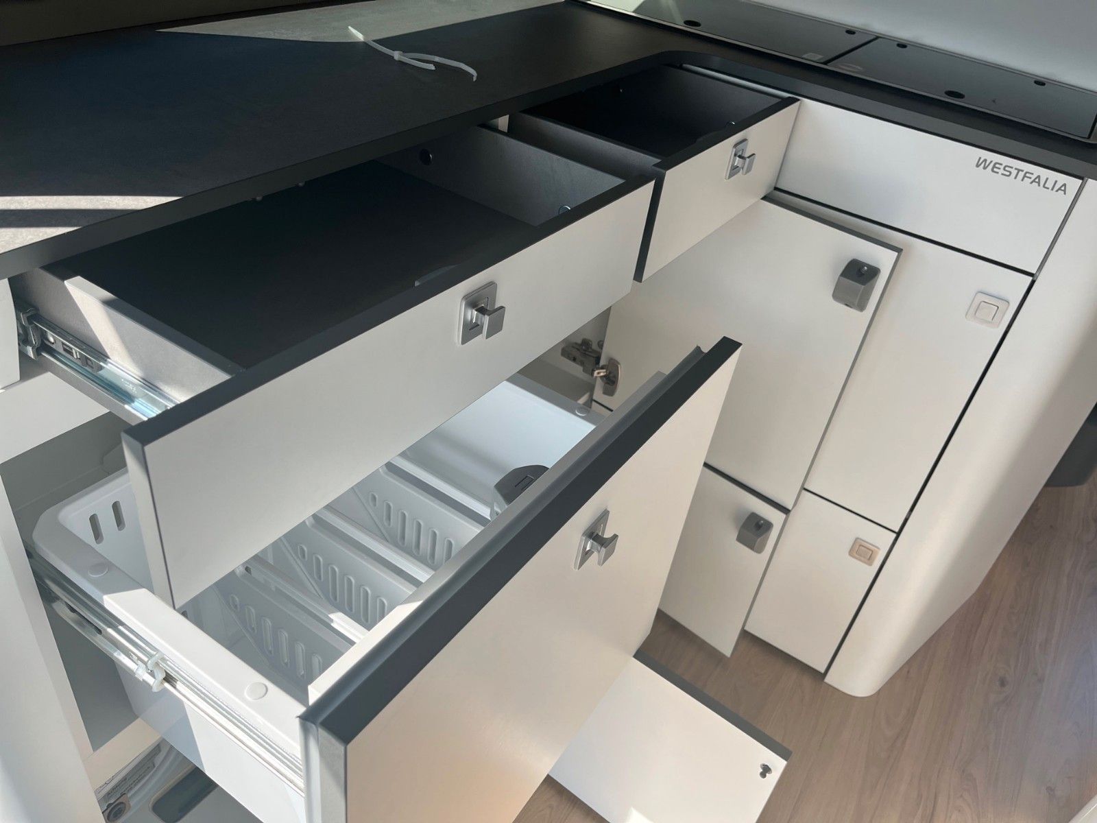 Fahrzeugabbildung Ford Nugget Plus AD Titanium 0,99 % MESSEPREIS