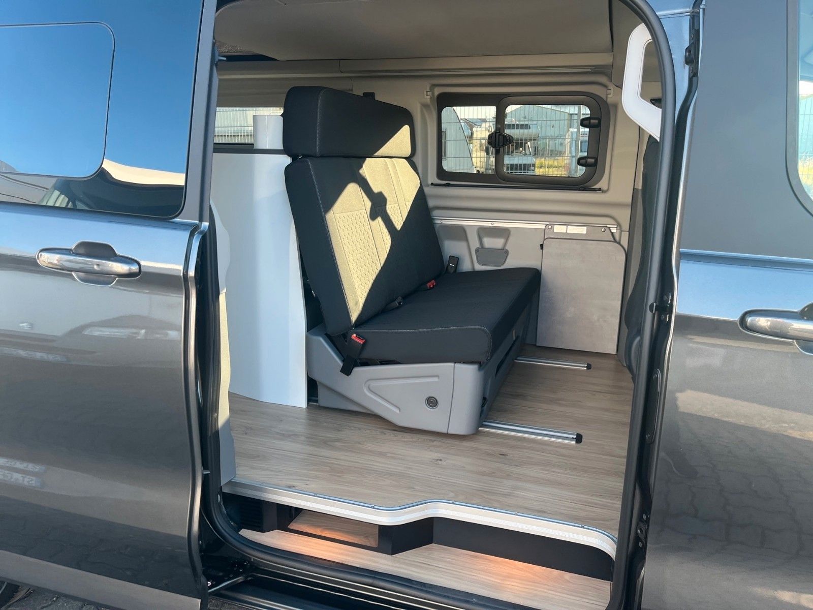 Fahrzeugabbildung Ford Nugget Plus AD Titanium 0,99 % MESSEPREIS!!