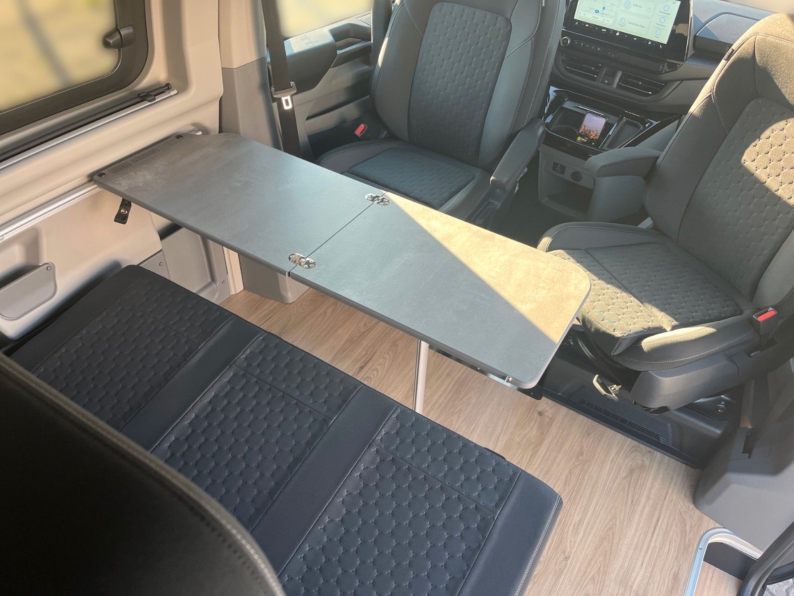 Fahrzeugabbildung Ford Nugget Plus AD Titanium 0,99 % MESSEPREIS!!