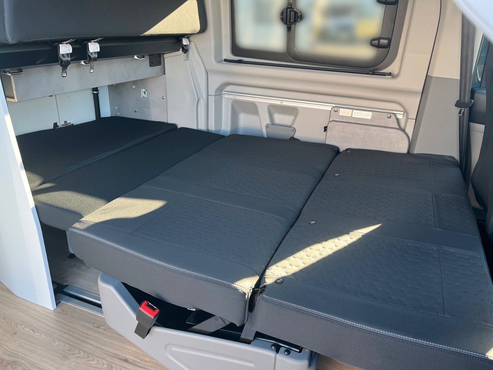 Fahrzeugabbildung Ford Nugget Plus AD Titanium 0,99 % MESSEPREIS!!