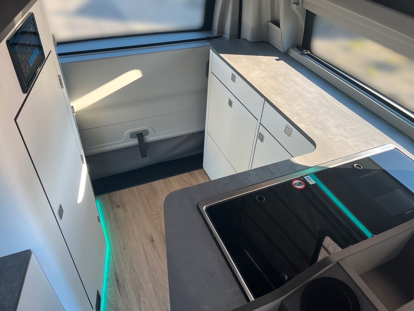 Fahrzeugabbildung Ford Nugget Plus AD Titanium 0,99 % MESSEPREIS!!