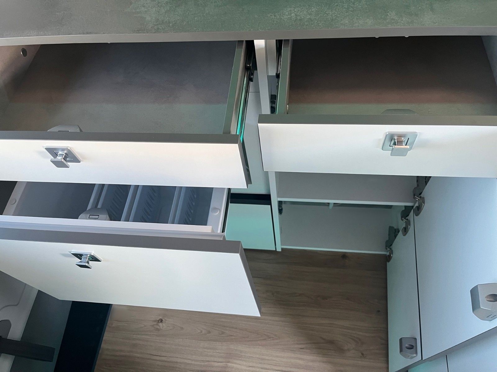 Fahrzeugabbildung Ford Nugget Plus AD Titanium 0,99 % MESSEPREIS!!