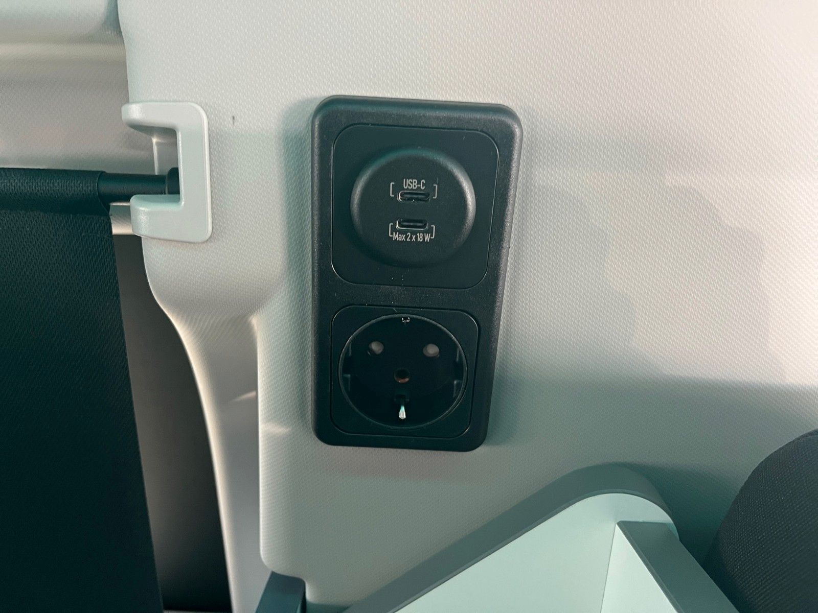 Fahrzeugabbildung Ford Nugget Plus AD Titanium 0,99 % MESSEPREIS!!