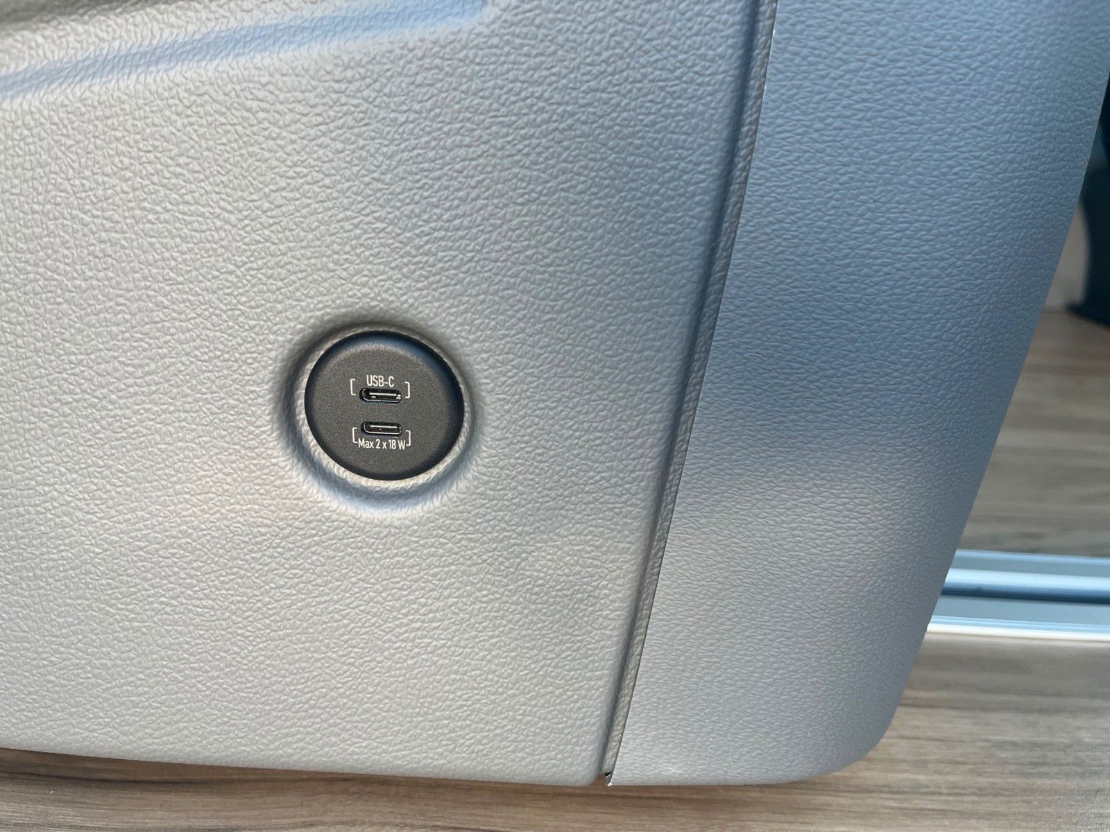 Fahrzeugabbildung Ford Nugget Plus AD Titanium 0,99 % MESSEPREIS!!