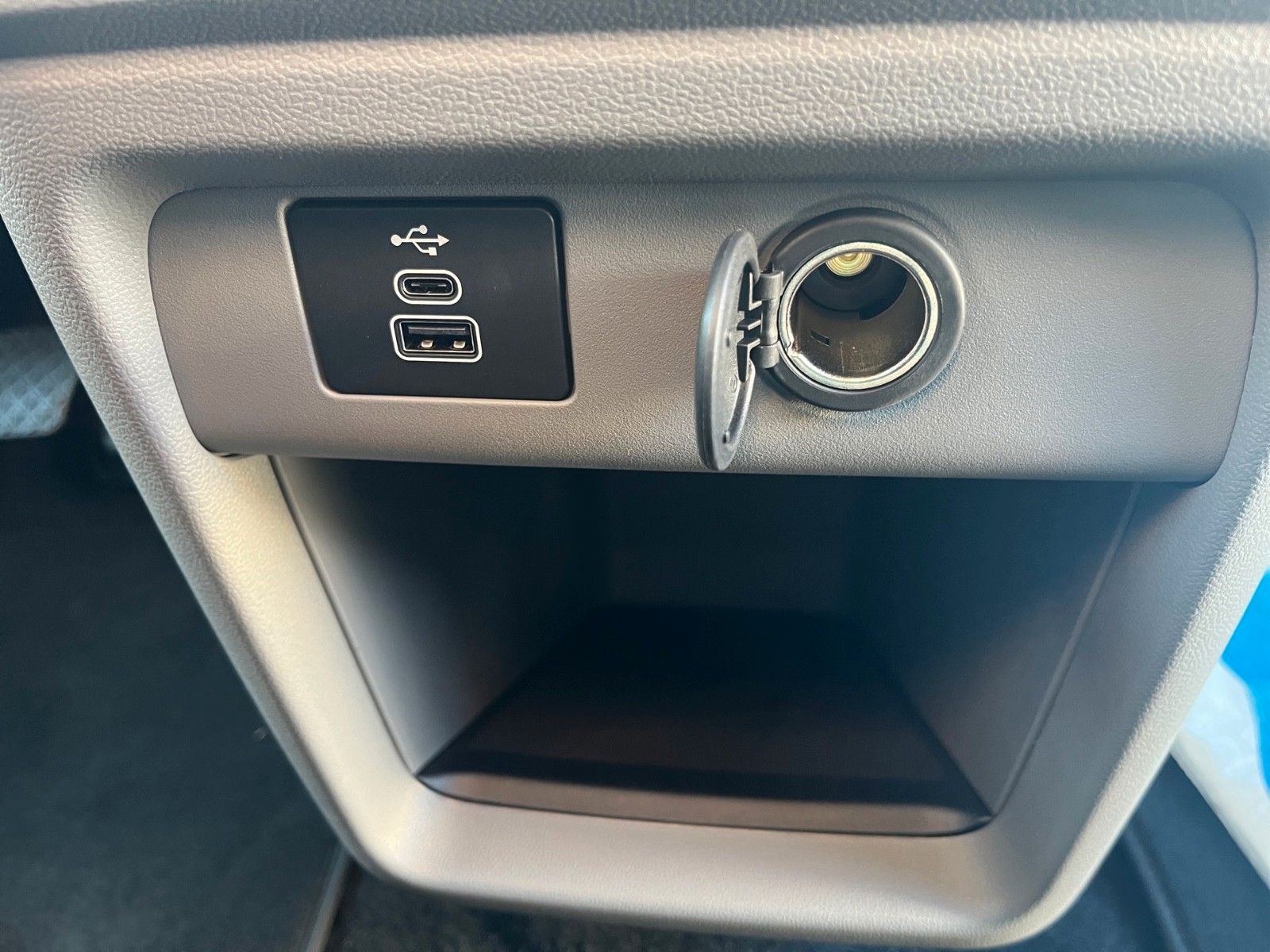 Fahrzeugabbildung Ford Nugget Plus AD Titanium 0,99 % MESSEPREIS!!
