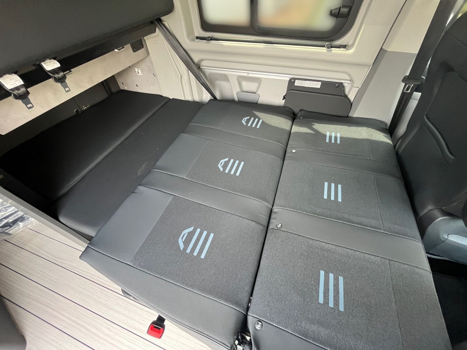 Fahrzeugabbildung Ford Nugget Plus AD Active 0,99 %  MESSEPREIS