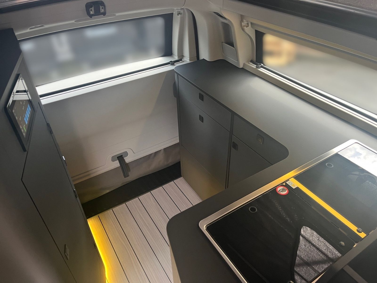 Fahrzeugabbildung Ford Nugget Plus AD Active 0,99 %  MESSEPREIS