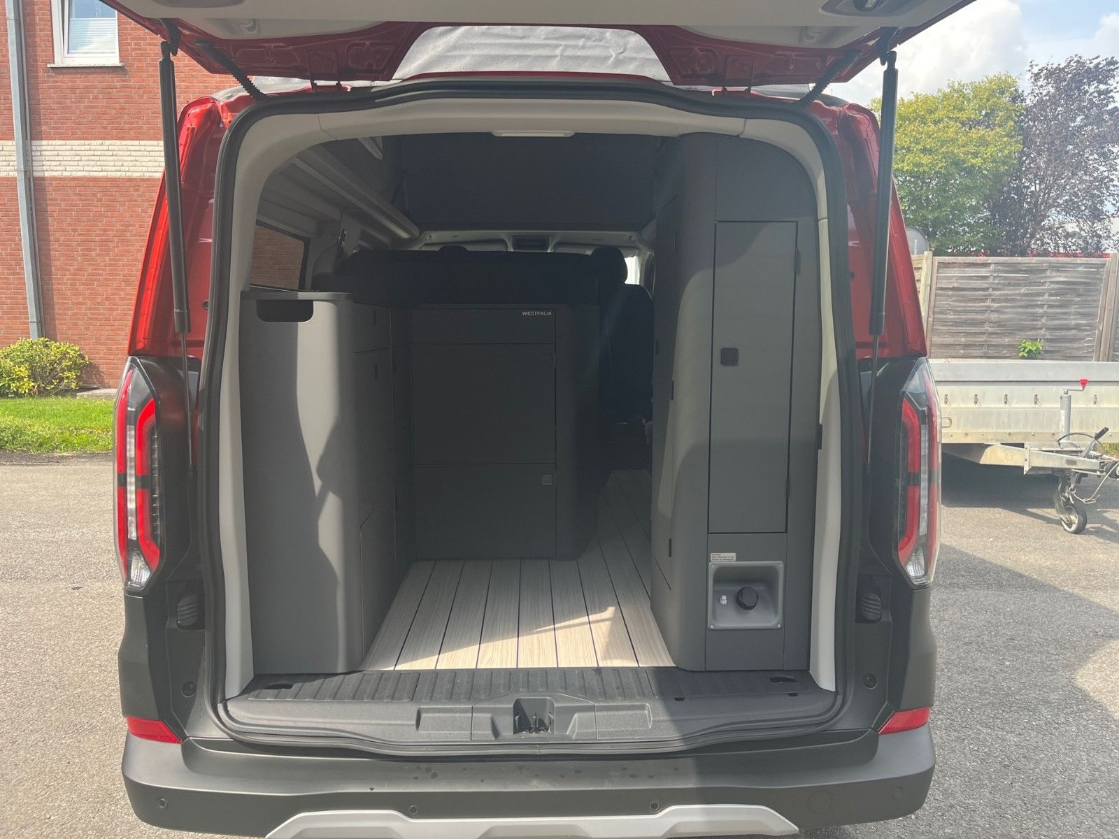 Fahrzeugabbildung Ford Nugget Plus AD Active 0,99 %  MESSEPREIS