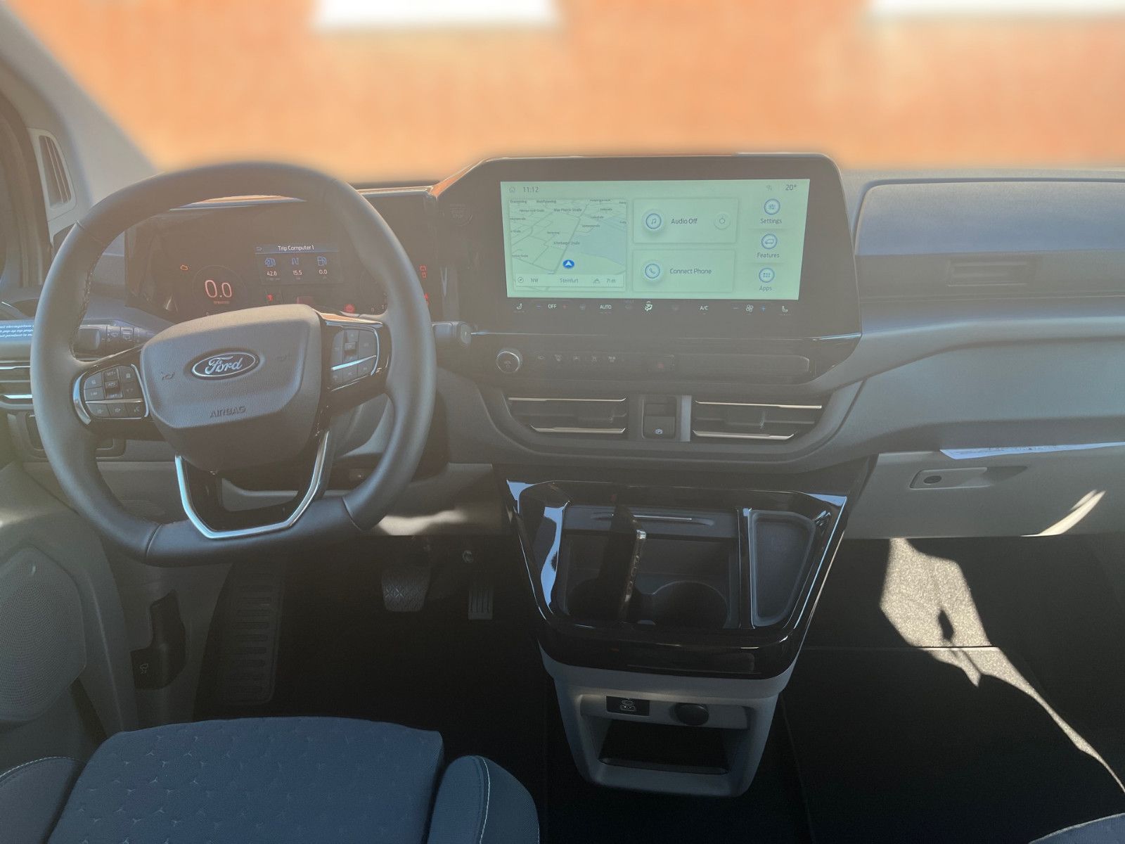 Fahrzeugabbildung Ford Nugget Plus AD Titanium