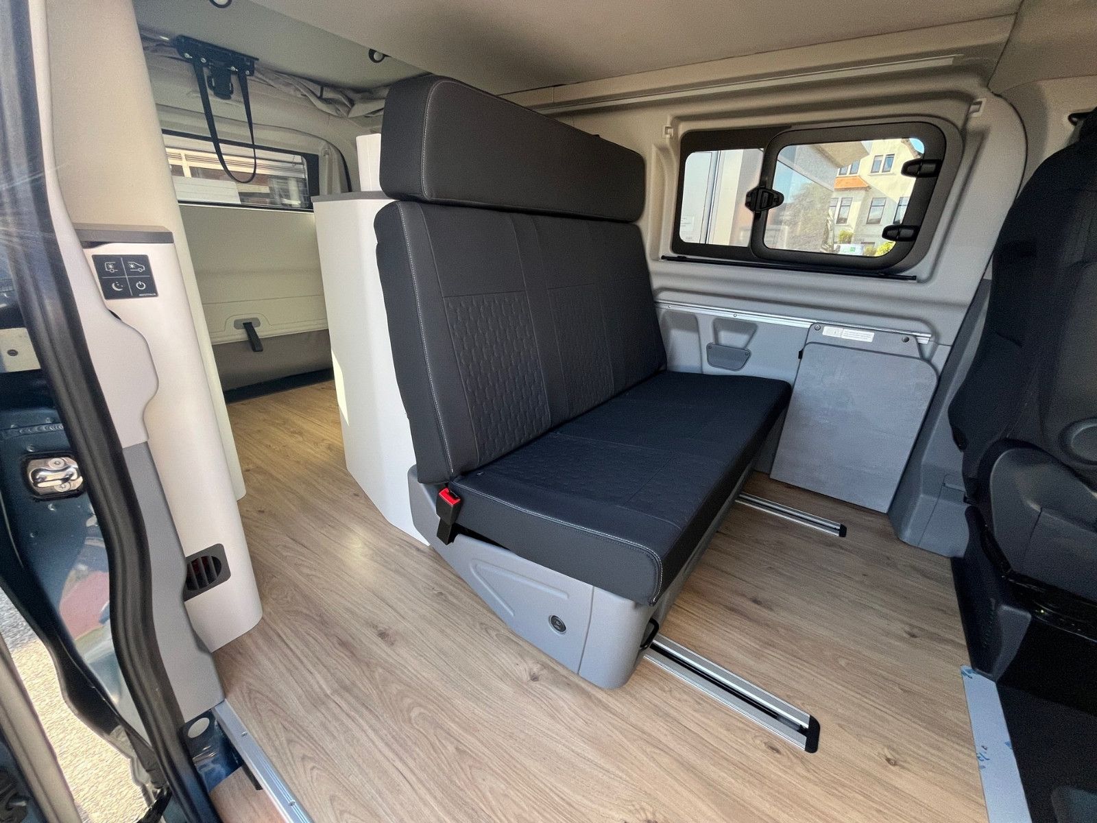 Fahrzeugabbildung Ford Nugget Plus AD Titanium