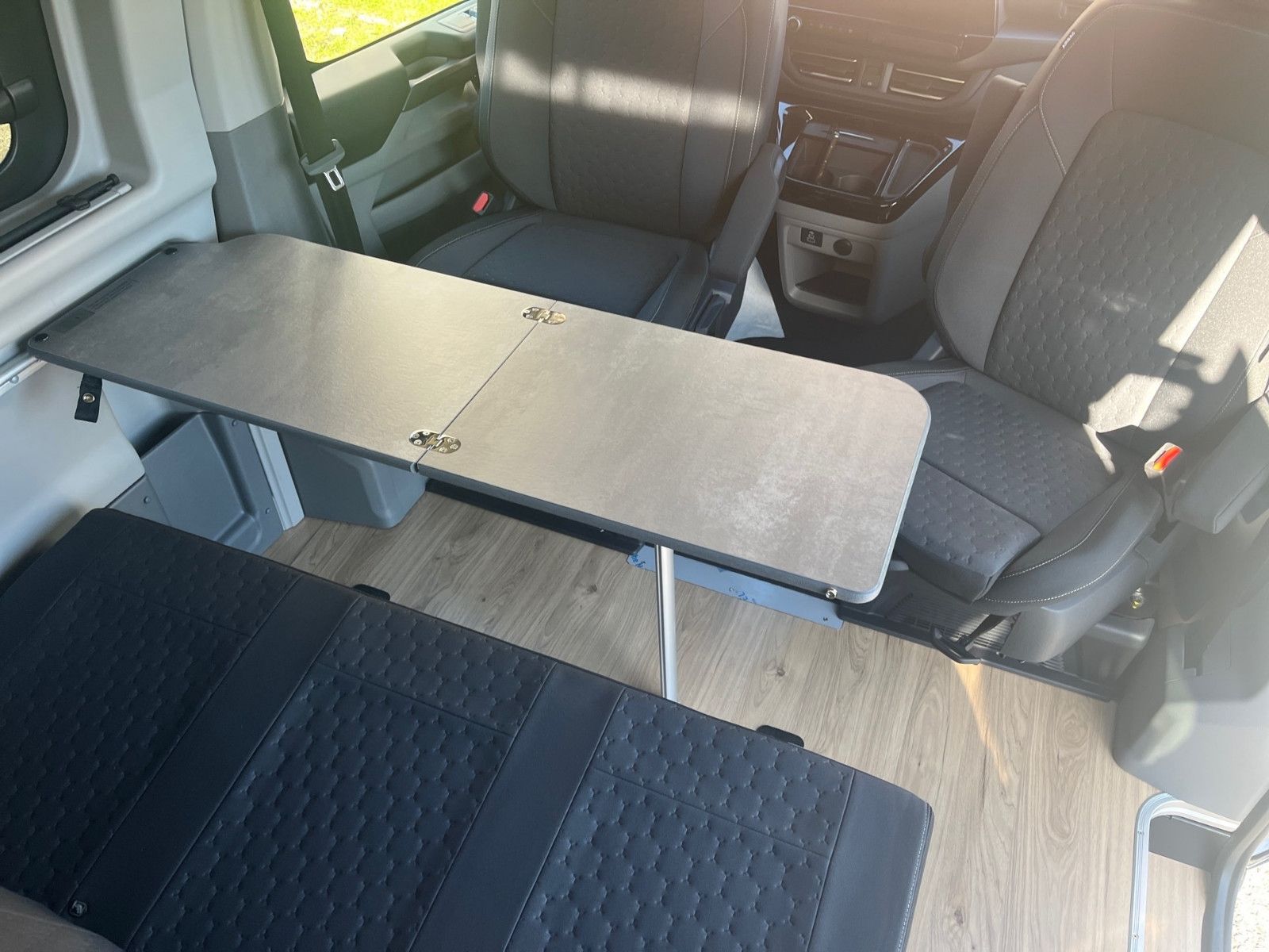 Fahrzeugabbildung Ford Nugget Plus AD Titanium