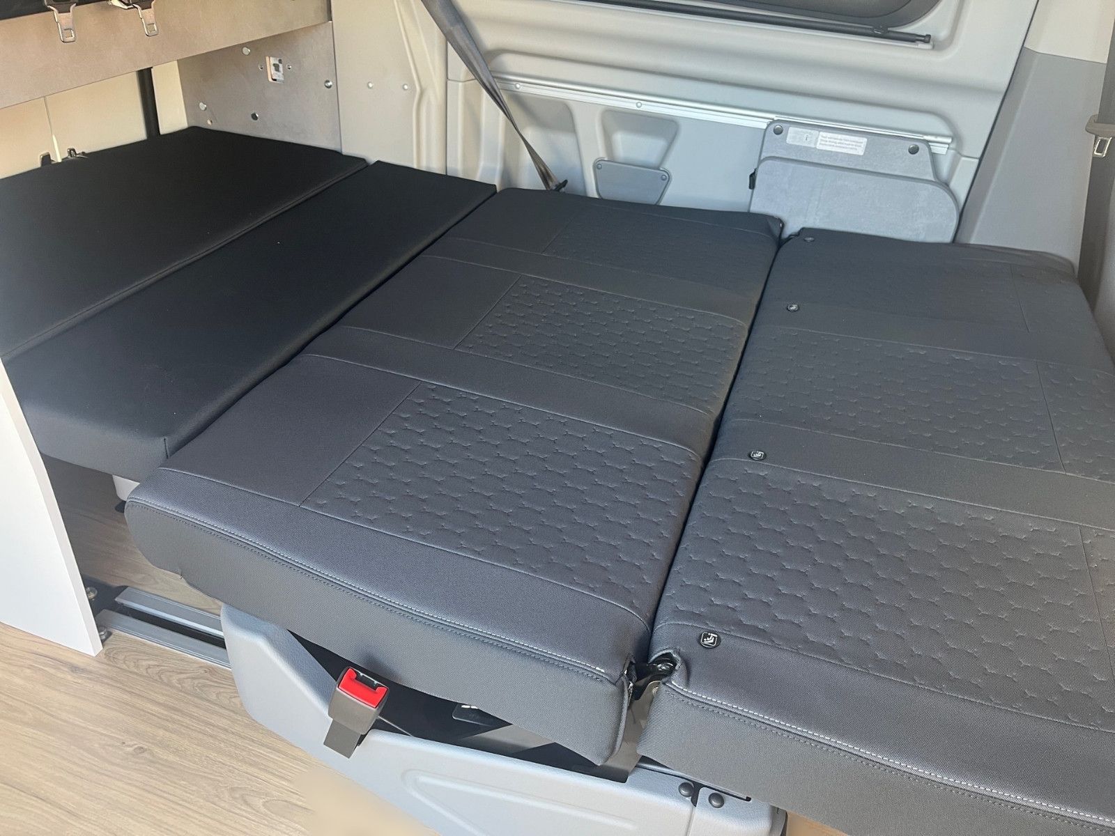 Fahrzeugabbildung Ford Nugget Plus AD Titanium
