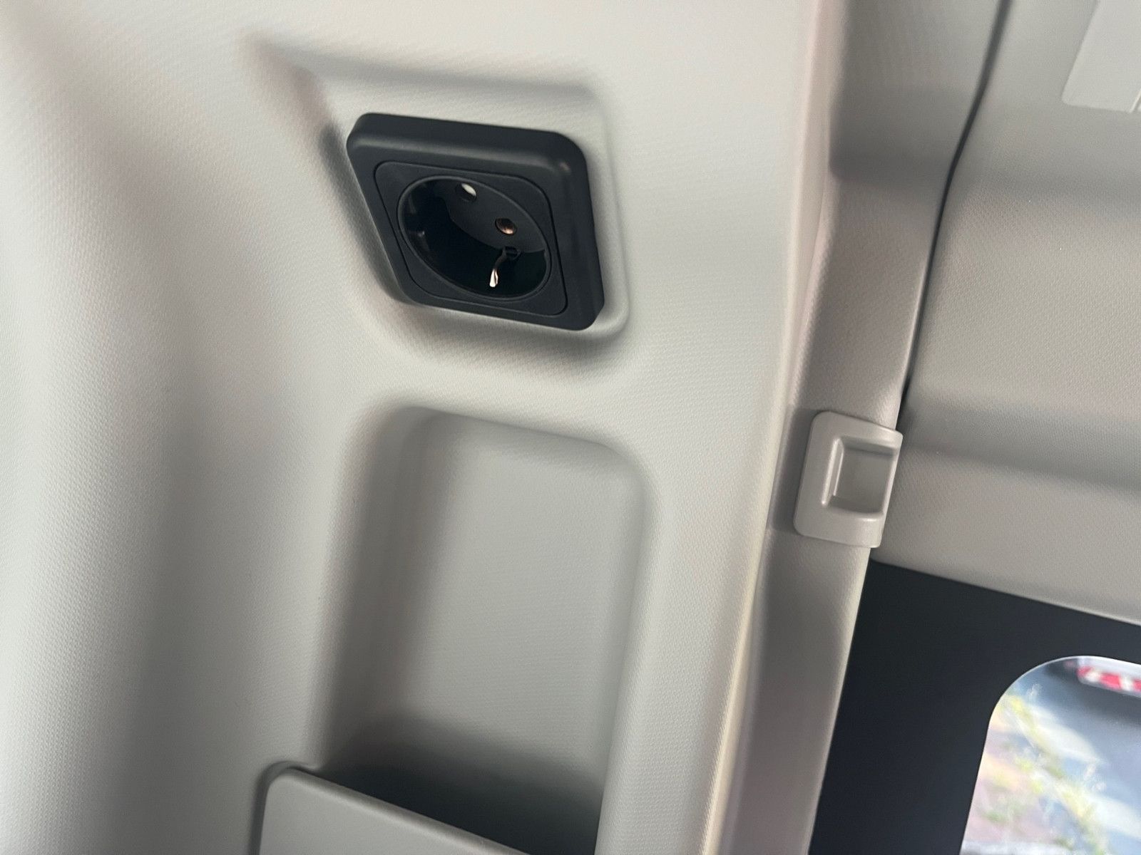 Fahrzeugabbildung Ford Nugget Plus AD Titanium