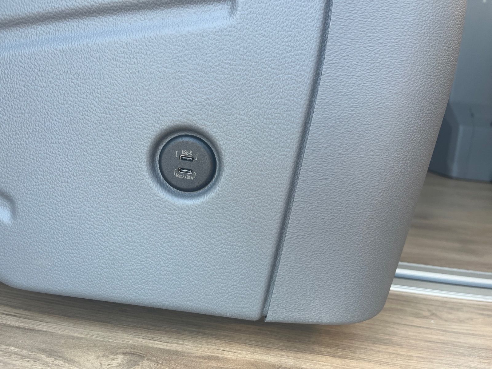 Fahrzeugabbildung Ford Nugget Plus AD Titanium