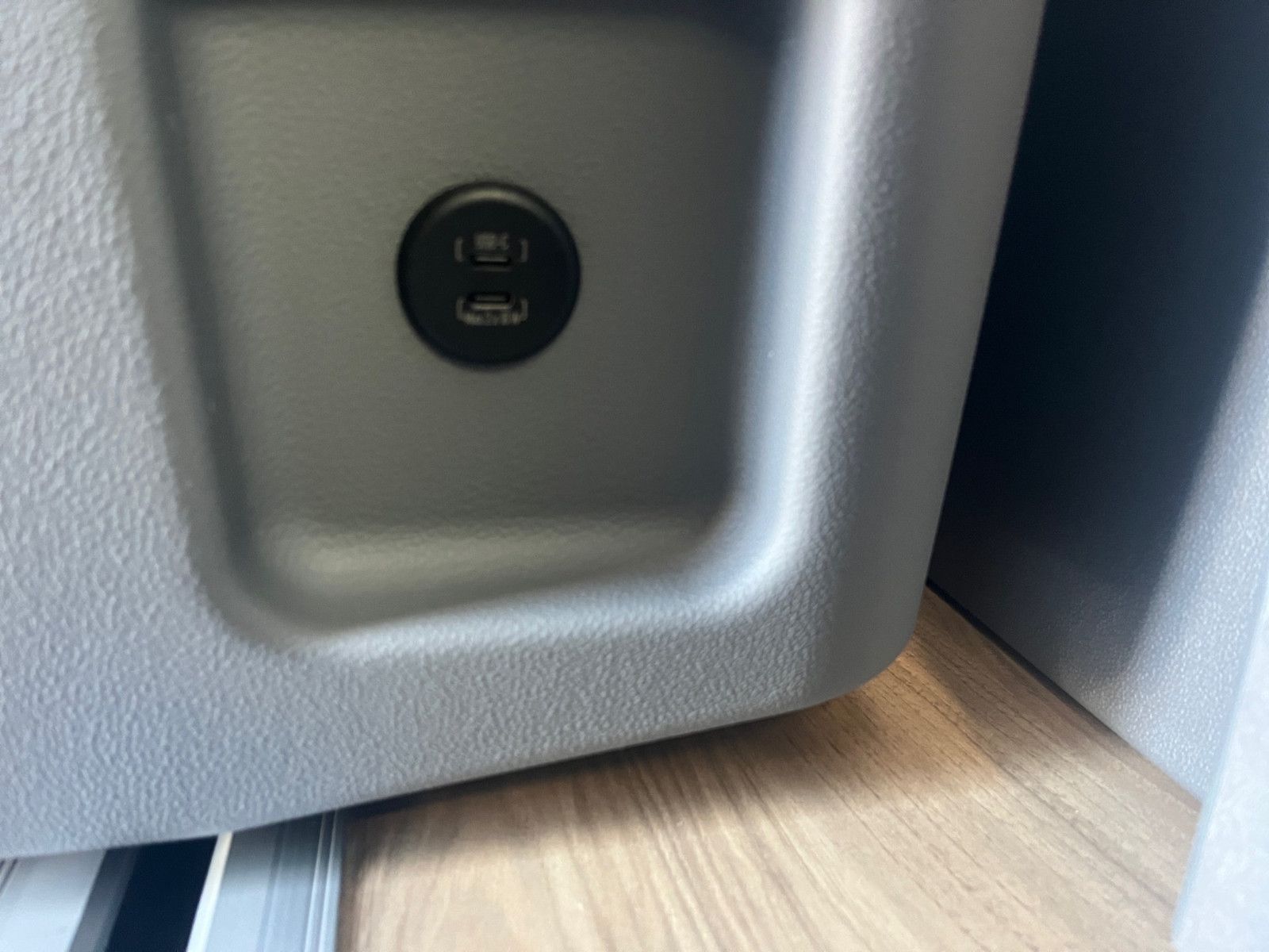 Fahrzeugabbildung Ford Nugget Plus AD Titanium