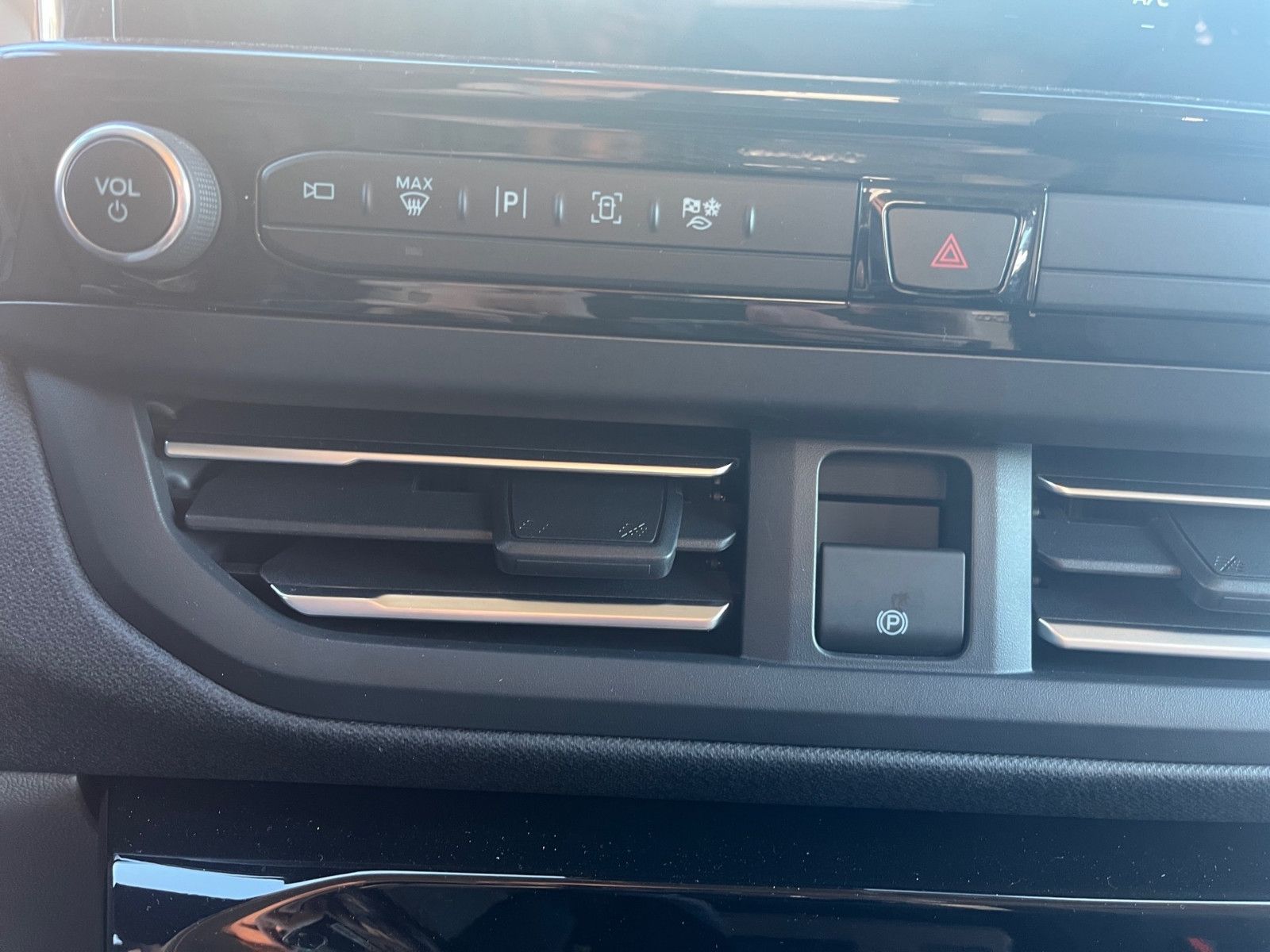 Fahrzeugabbildung Ford Nugget Plus AD Titanium