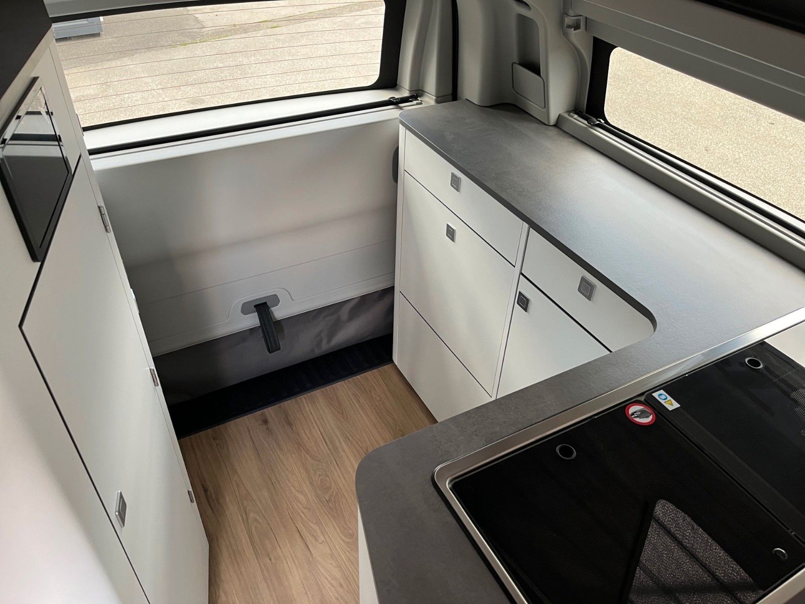 Fahrzeugabbildung Ford Nugget Plus AD Titanium