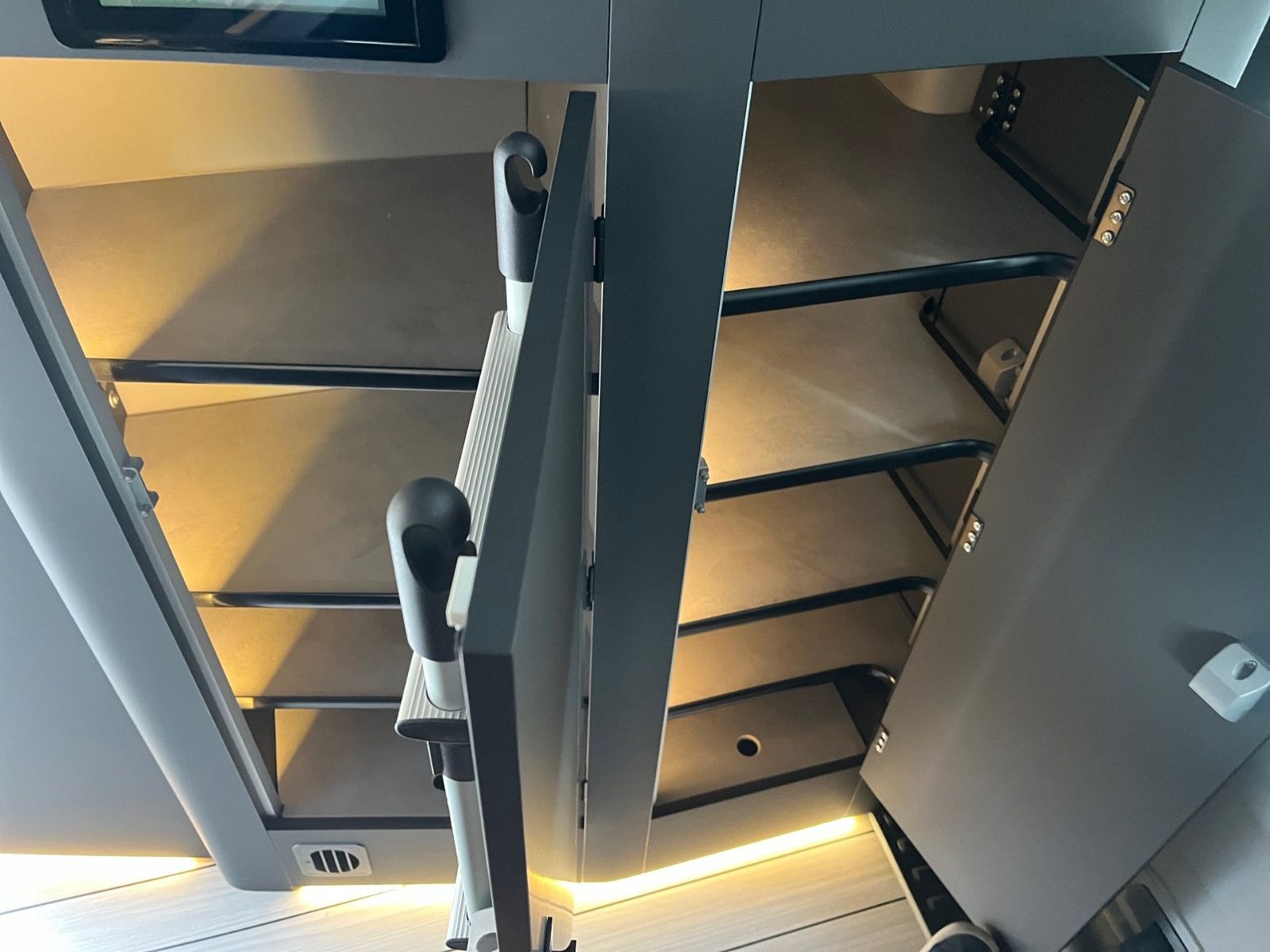 Fahrzeugabbildung Ford Nugget Plus AD Active