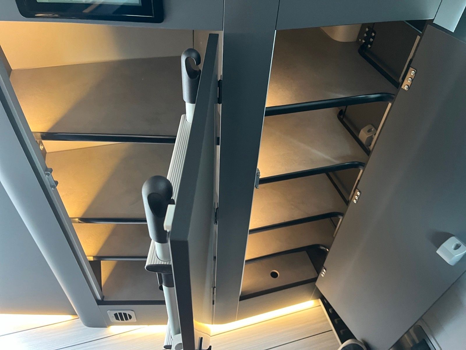 Fahrzeugabbildung Ford Nugget Plus AD Active