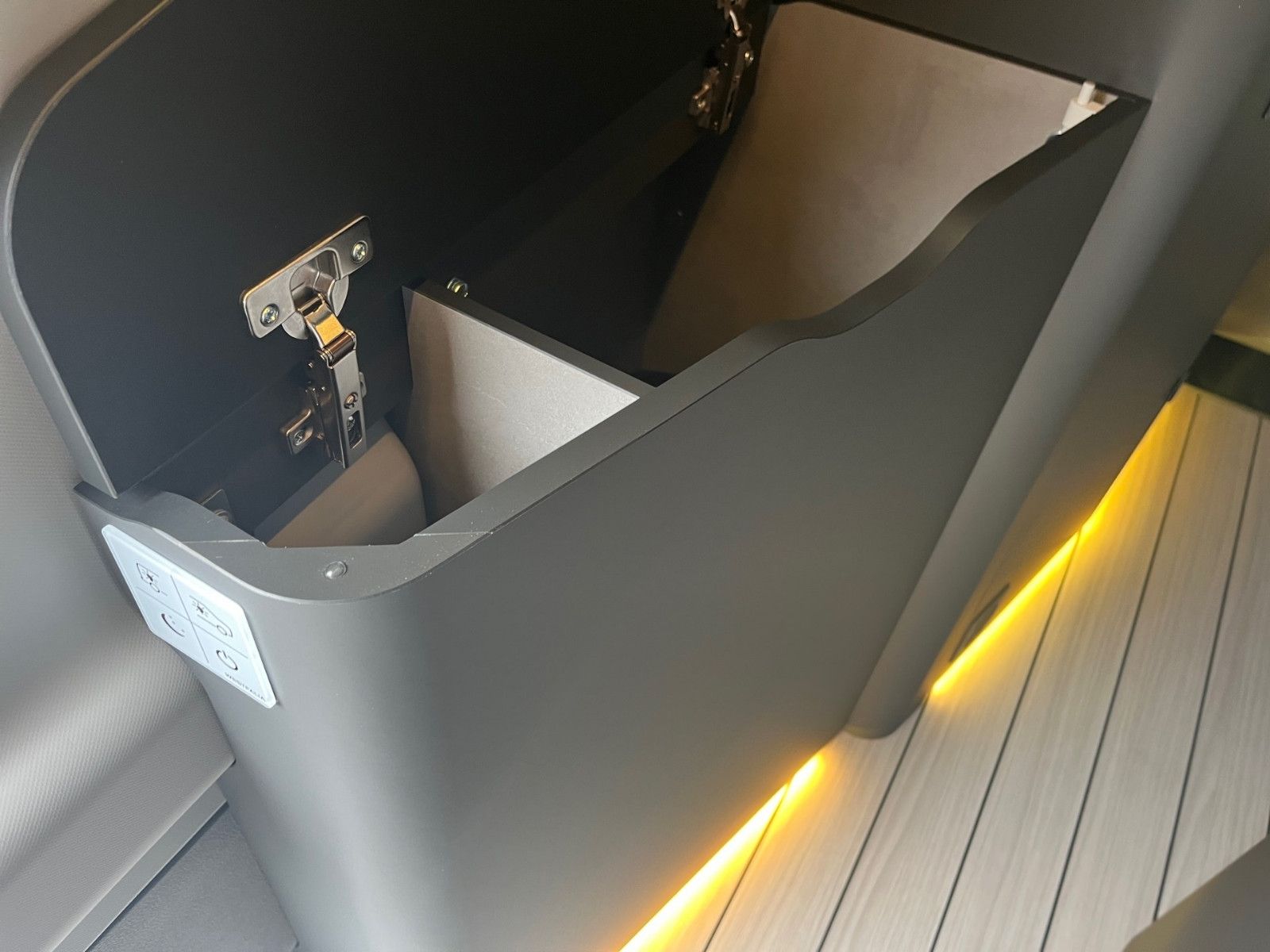 Fahrzeugabbildung Ford Nugget Plus AD Active