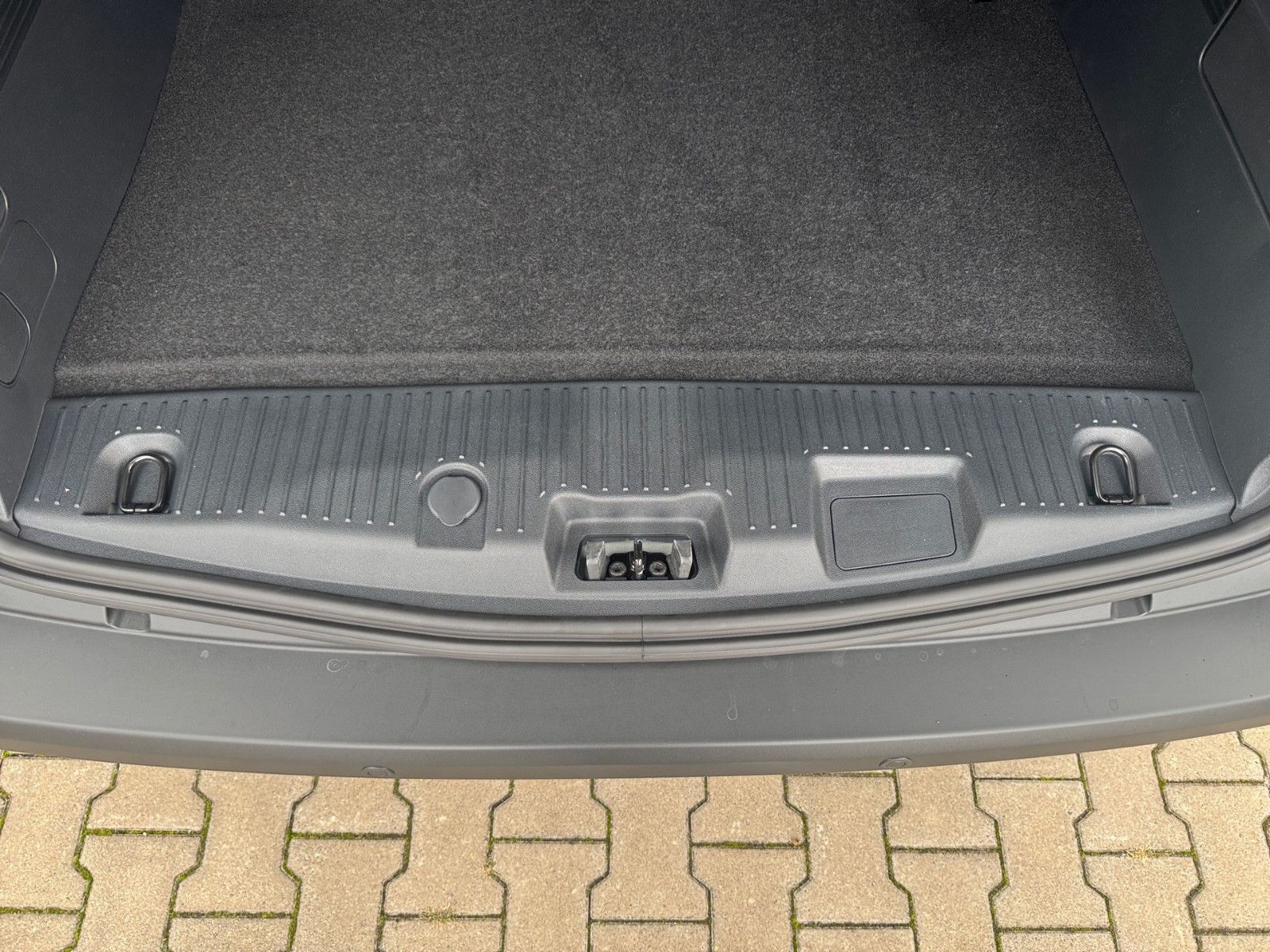 Fahrzeugabbildung Ford Tourneo Courier Titanium