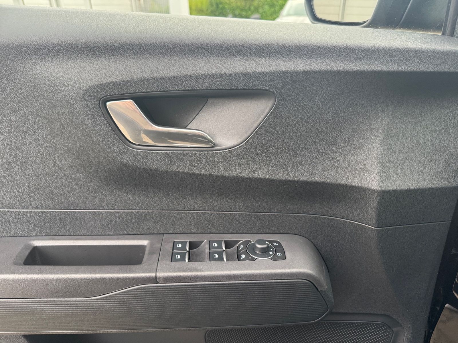 Fahrzeugabbildung Ford Tourneo Courier Titanium