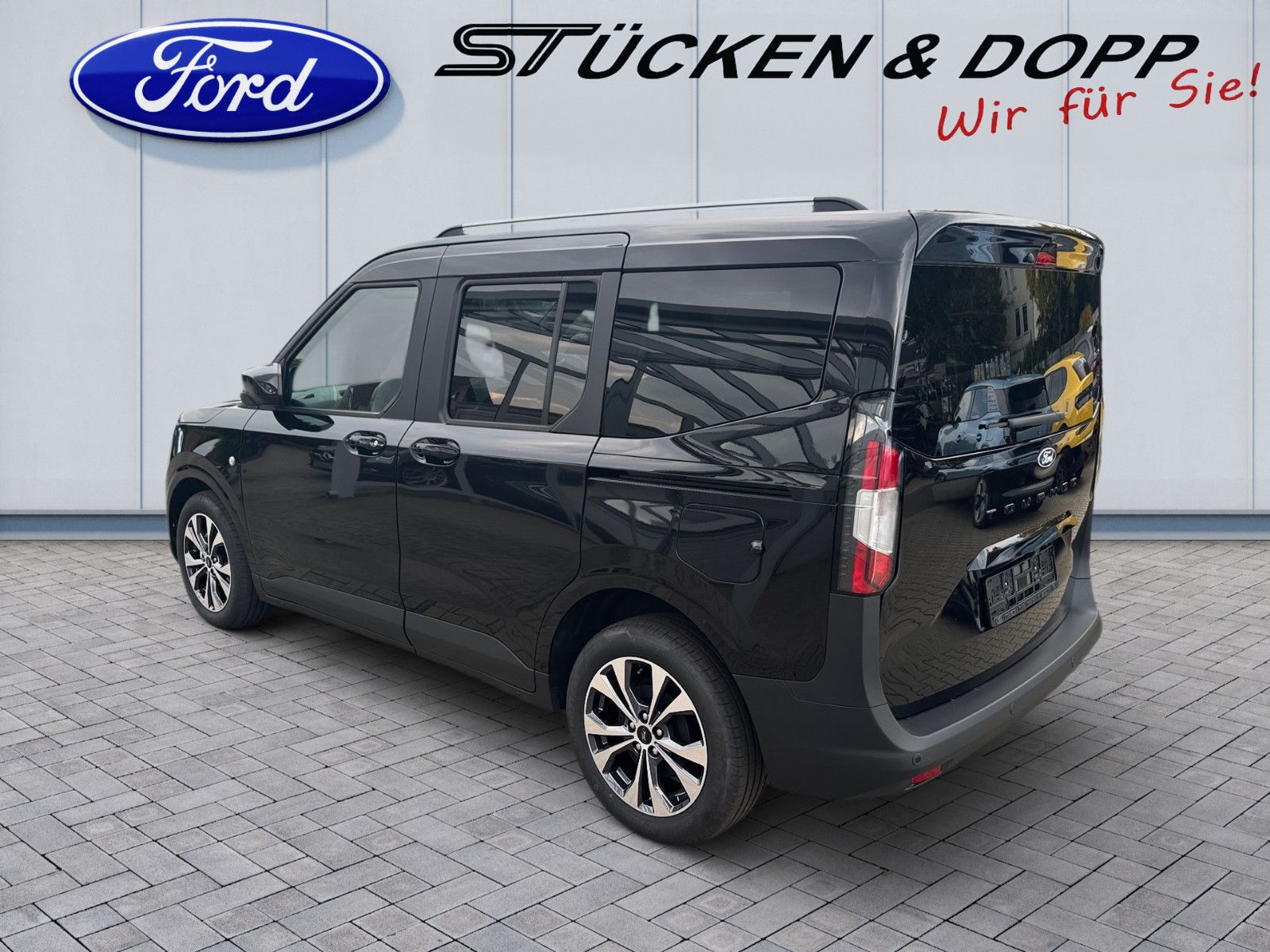Fahrzeugabbildung Ford Tourneo Courier Titanium