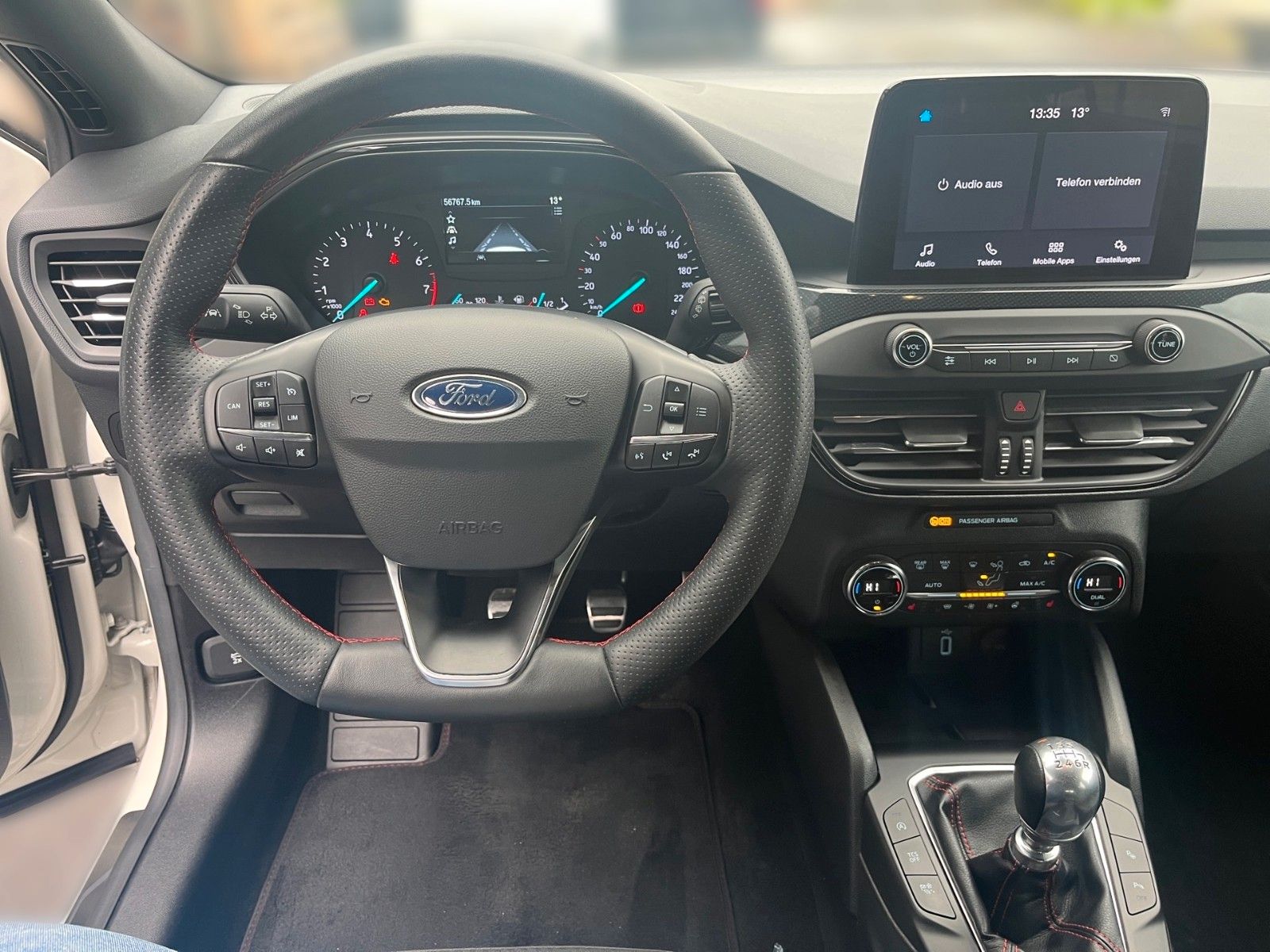 Fahrzeugabbildung Ford Focus 1.0 EcoBoost ST-Line+KeyFree+Kamera+...