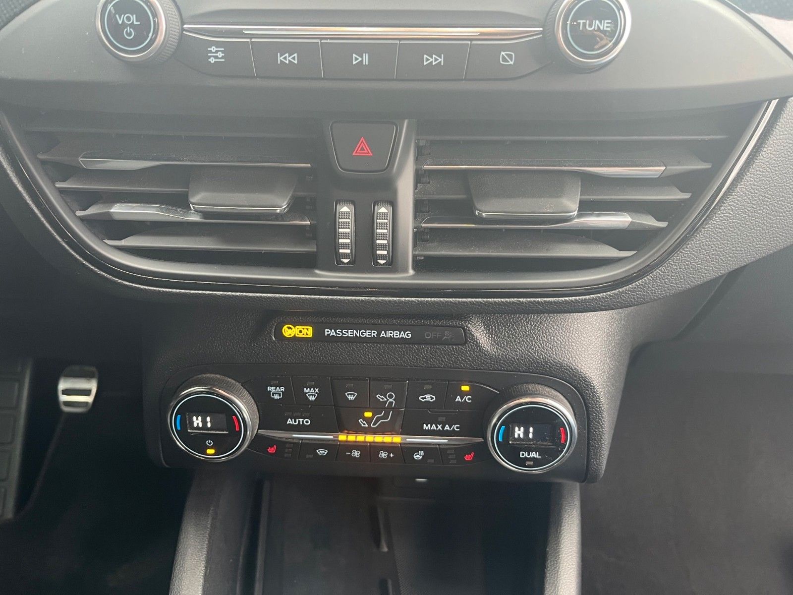 Fahrzeugabbildung Ford Focus 1.0 EcoBoost ST-Line+KeyFree+Kamera+...
