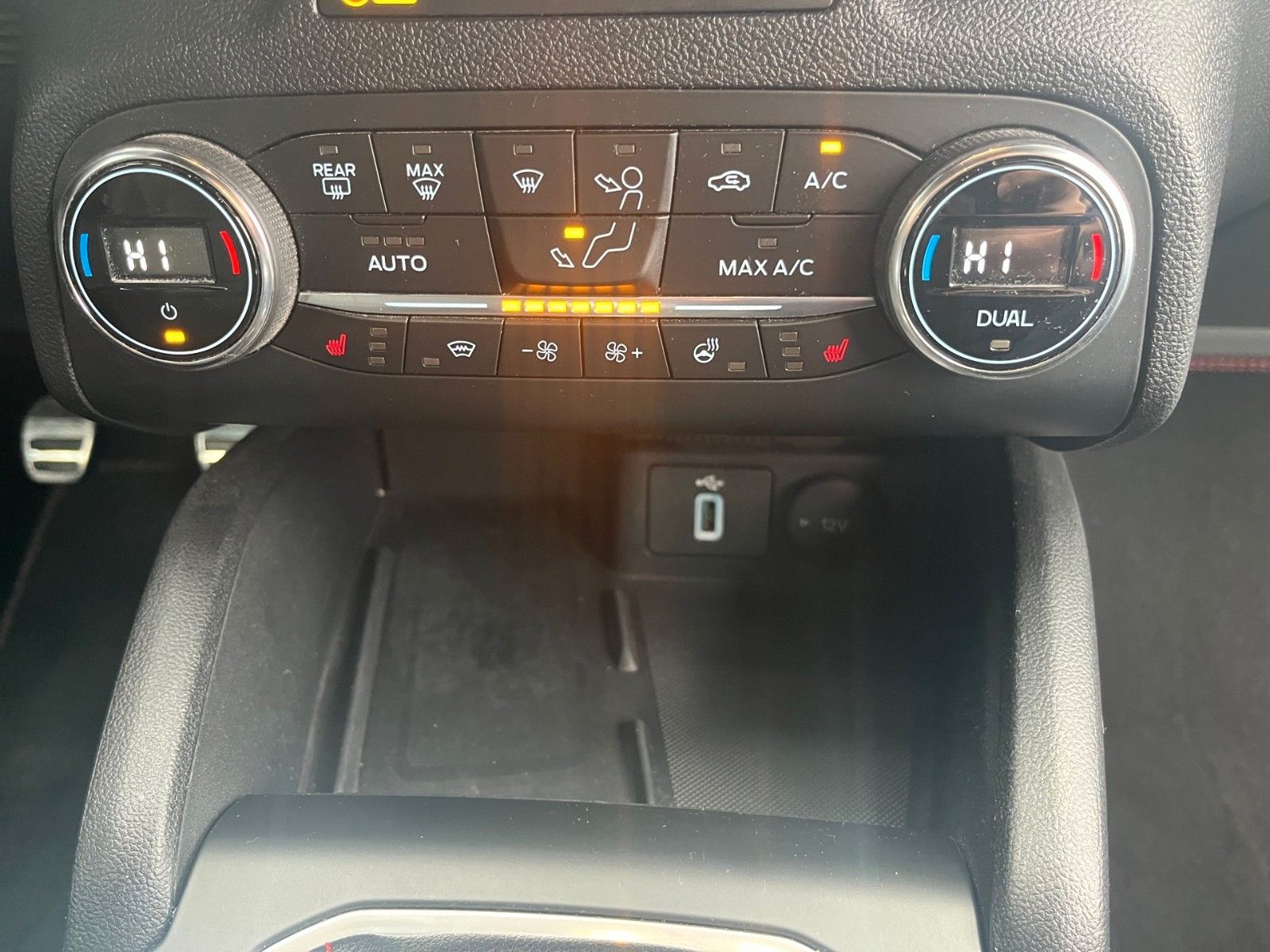 Fahrzeugabbildung Ford Focus 1.0 EcoBoost ST-Line+KeyFree+Kamera+...