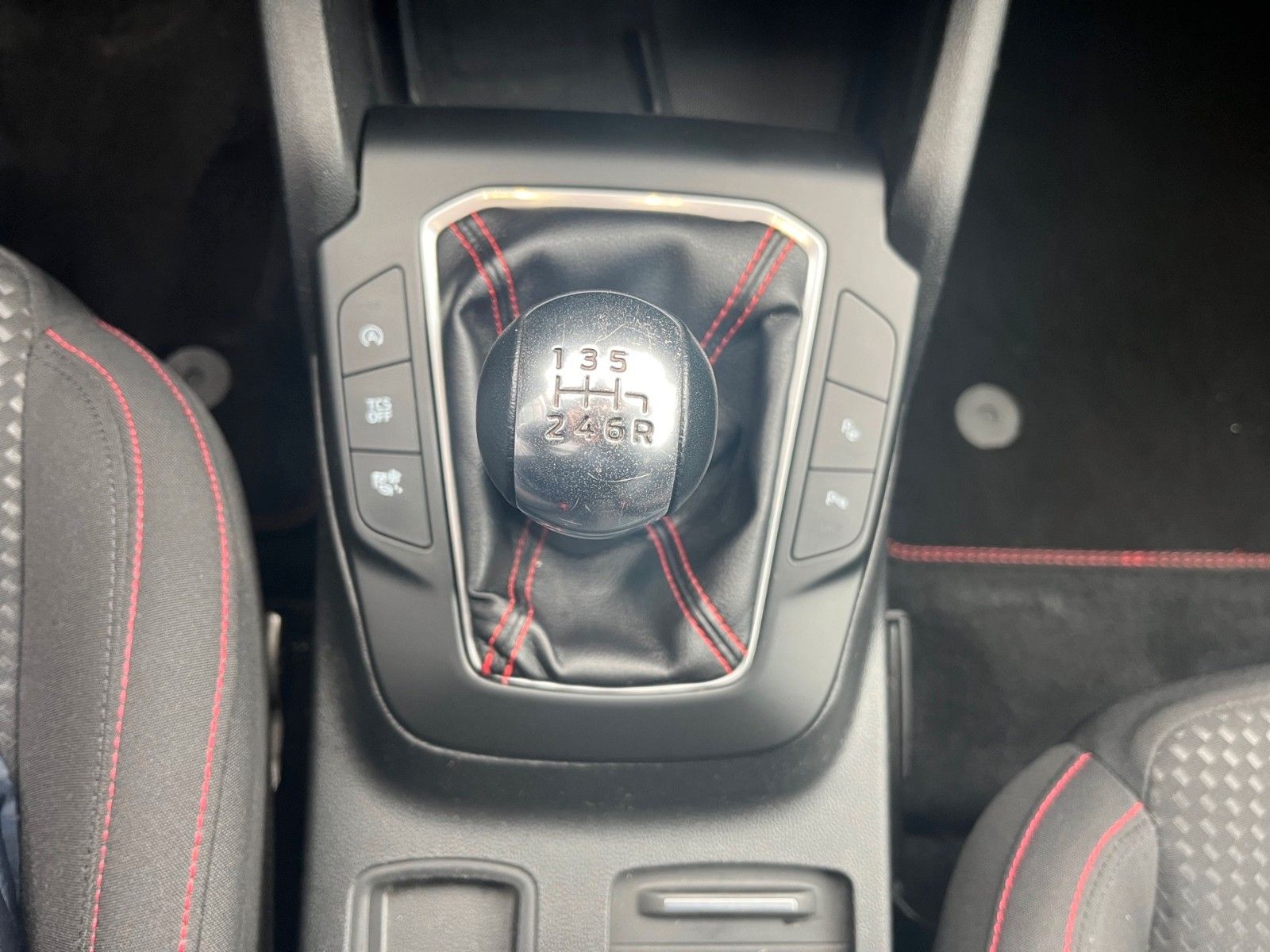 Fahrzeugabbildung Ford Focus 1.0 EcoBoost ST-Line+KeyFree+Kamera+...