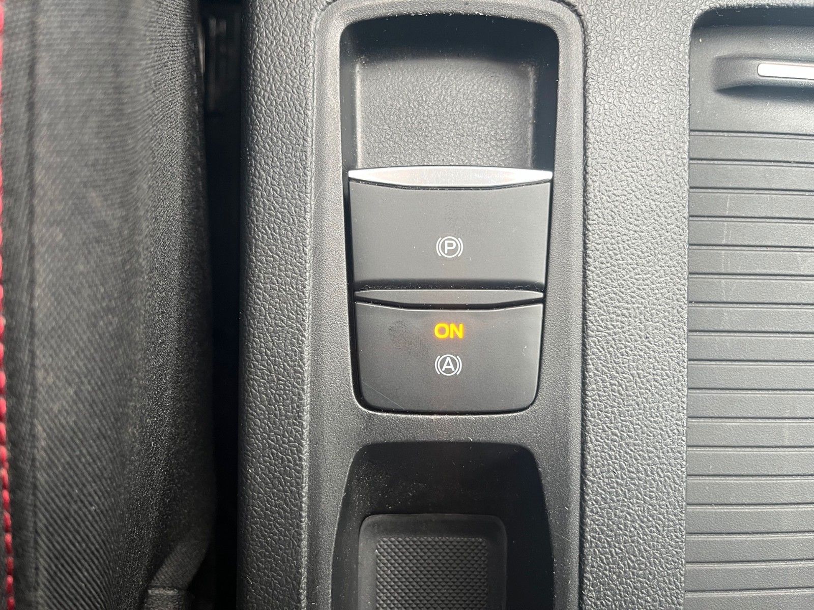 Fahrzeugabbildung Ford Focus 1.0 EcoBoost ST-Line+KeyFree+Kamera+...