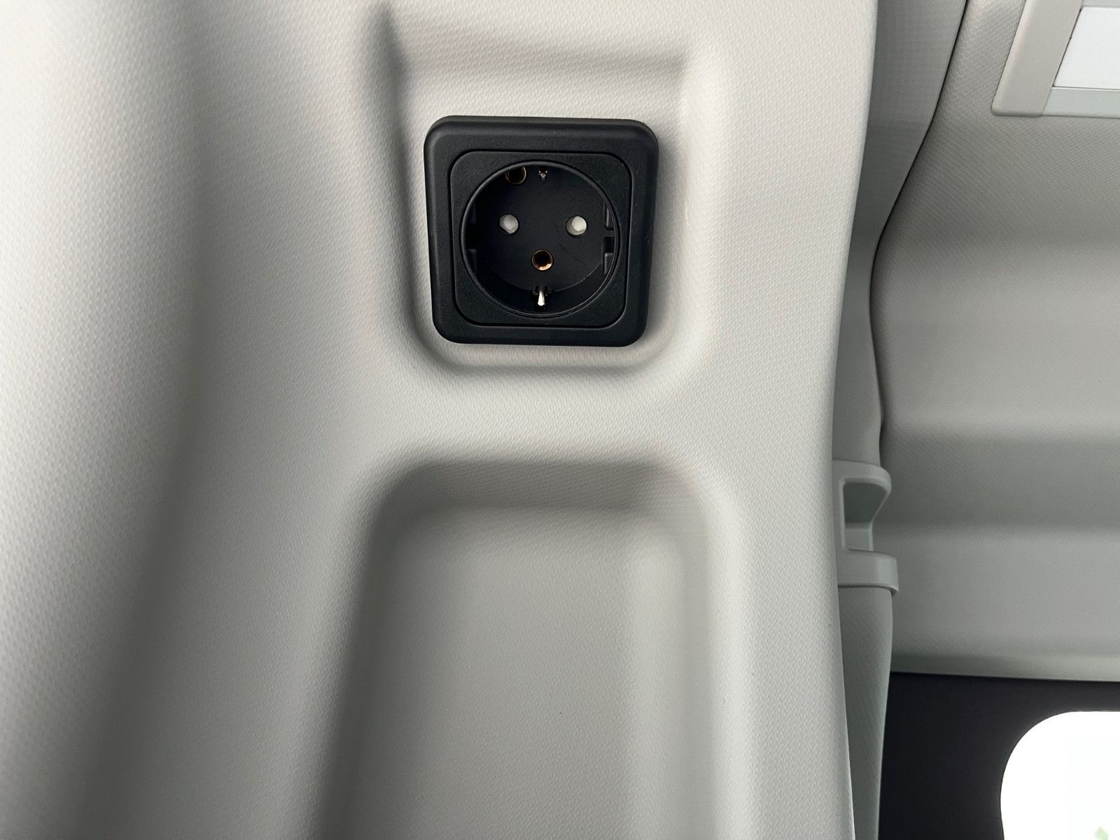 Fahrzeugabbildung Ford Nugget Plus Titanium V710 0,99% Finanzierung!!!