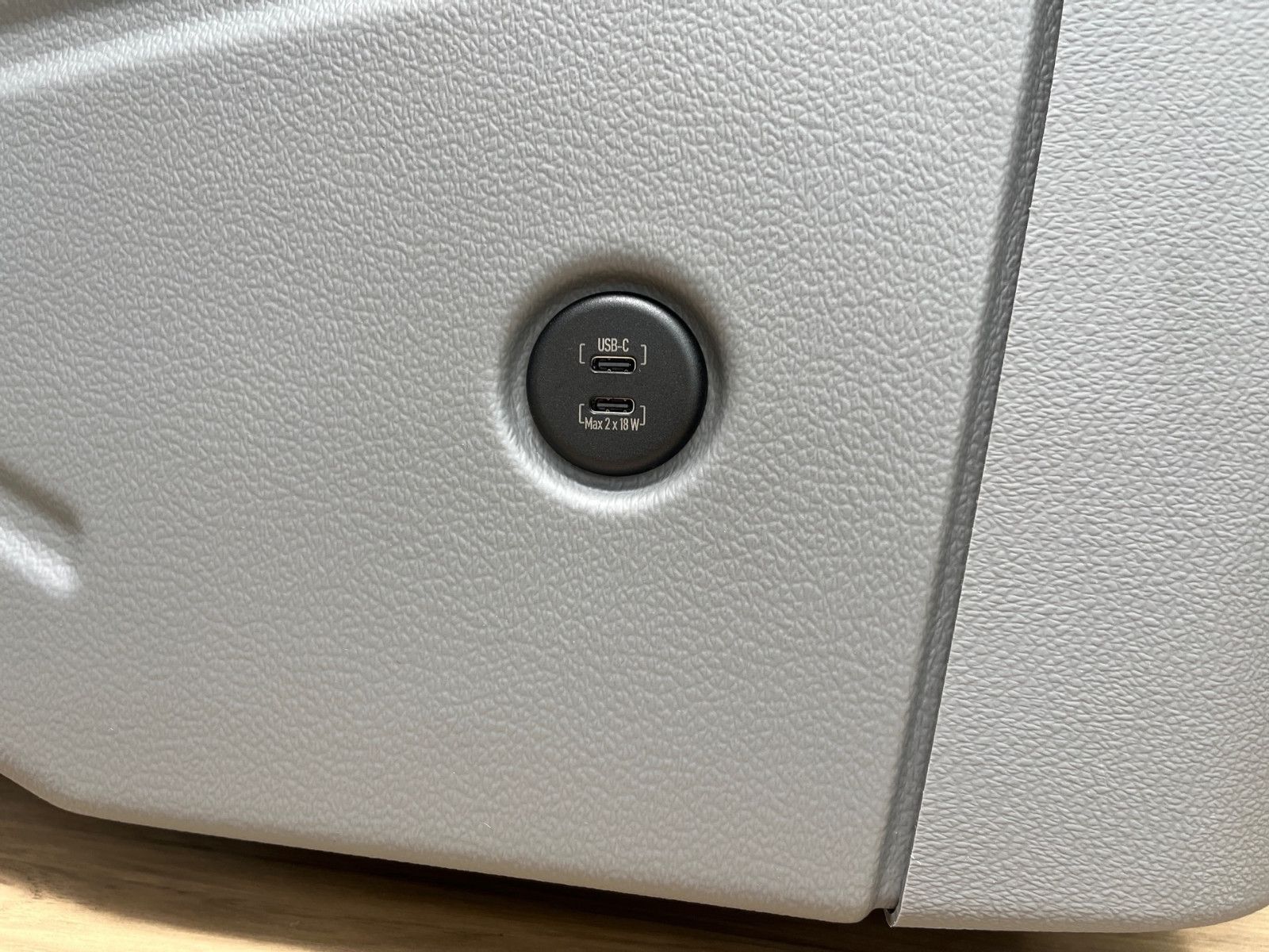 Fahrzeugabbildung Ford Nugget Plus Titanium V710 0,99% Finanzierung!!!