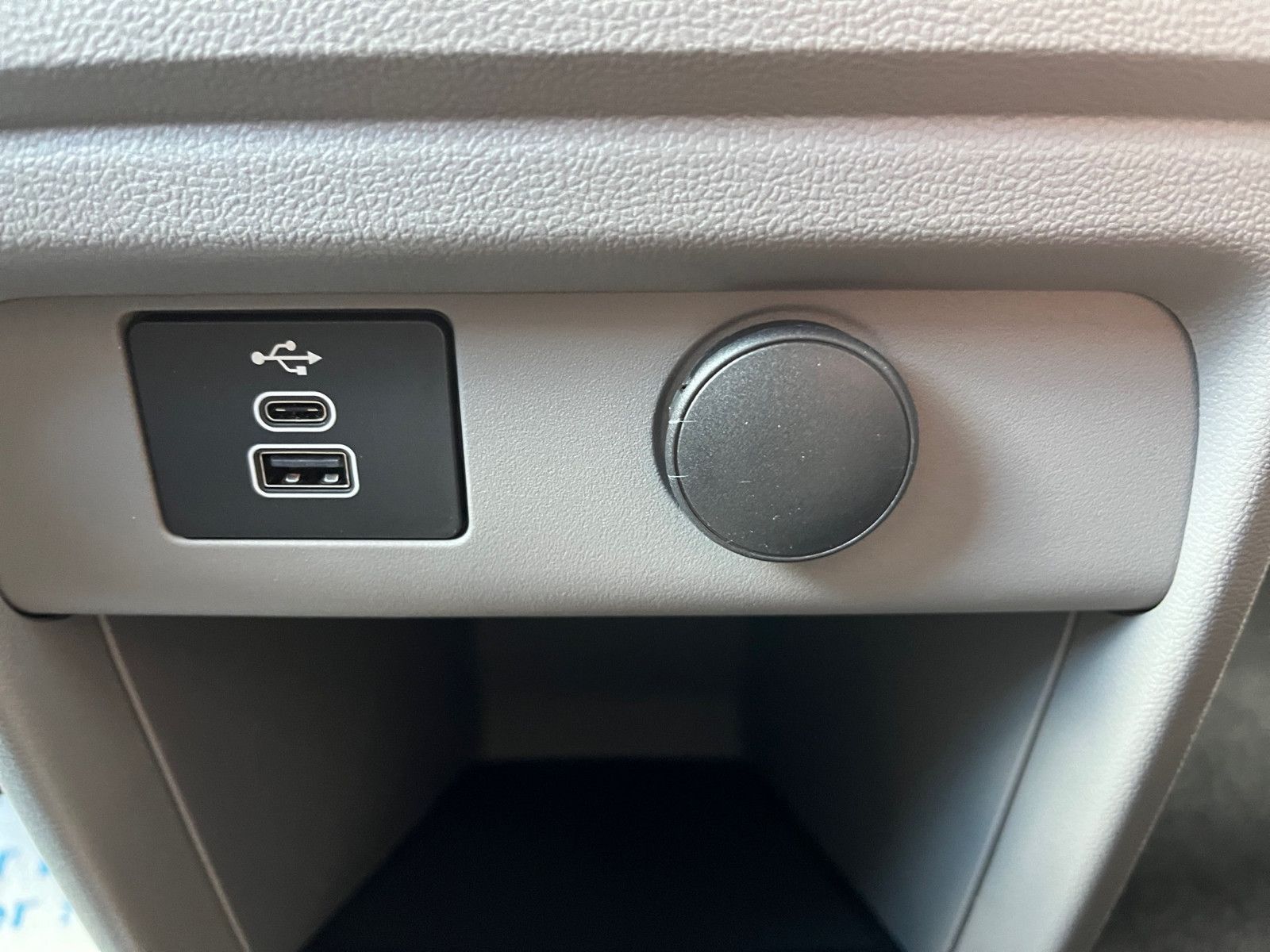 Fahrzeugabbildung Ford Nugget Plus Titanium V710 0,99% Finanzierung!!!