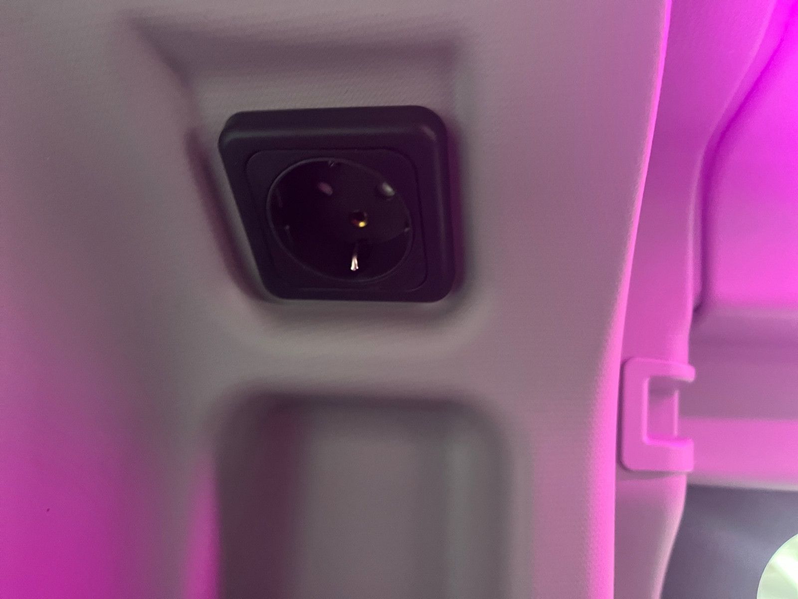 Fahrzeugabbildung Ford Nugget Active V710 0,99% Finanzierung!!!