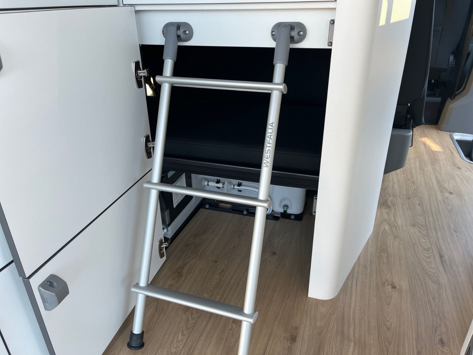 Fahrzeugabbildung Ford Nugget Titanium 0,99% Finanzierung