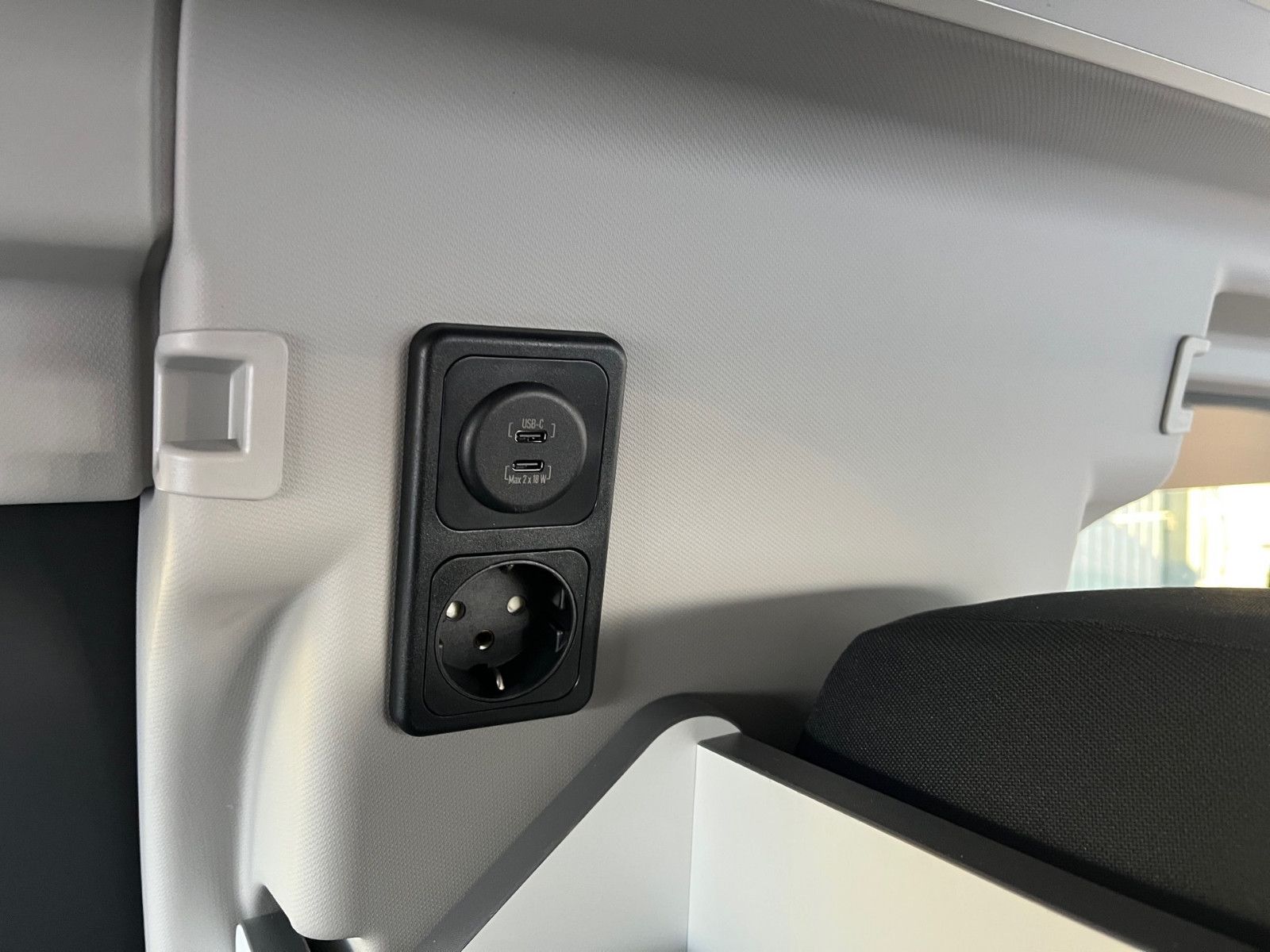 Fahrzeugabbildung Ford Nugget Titanium 0,99% Finanzierung