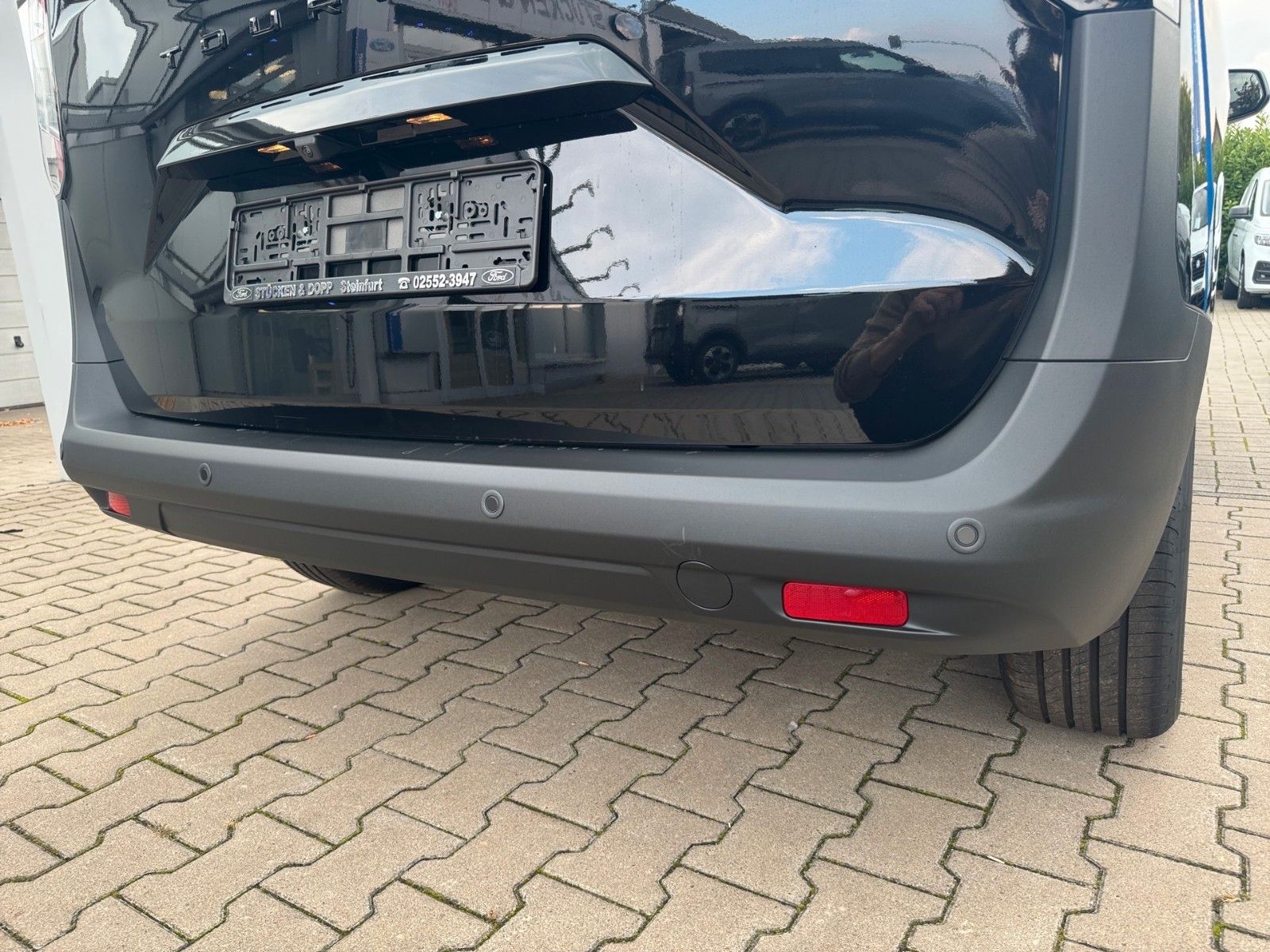 Fahrzeugabbildung Ford Tourneo Courier Titanium+Kamera+Navi+LED+...