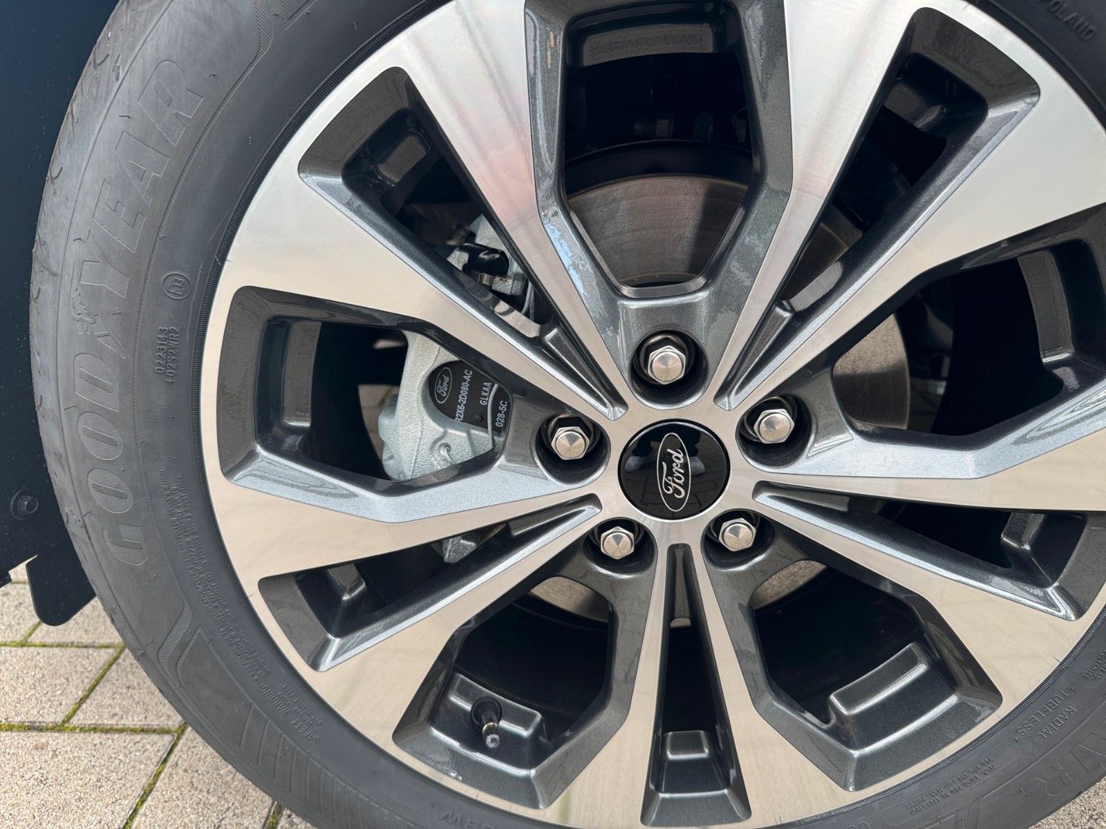 Fahrzeugabbildung Ford Tourneo Courier Titanium+Kamera+Navi+LED+...