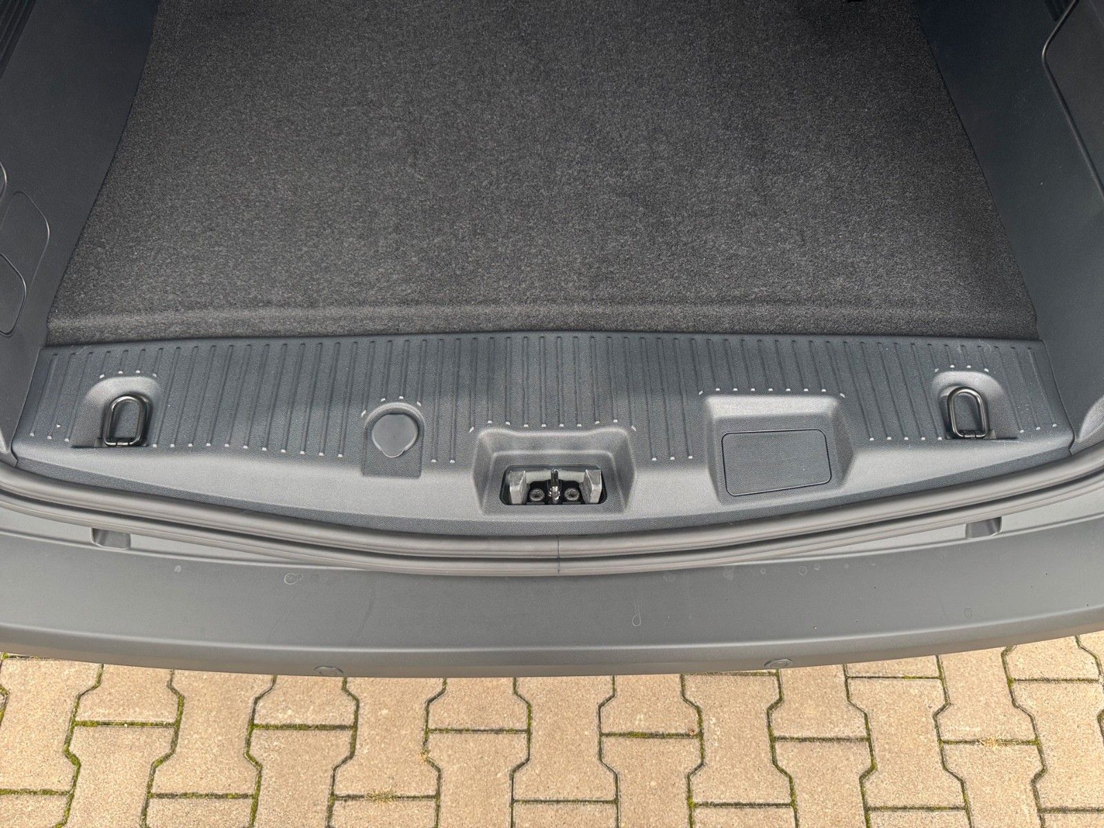 Fahrzeugabbildung Ford Tourneo Courier Titanium+Kamera+Navi+LED+...