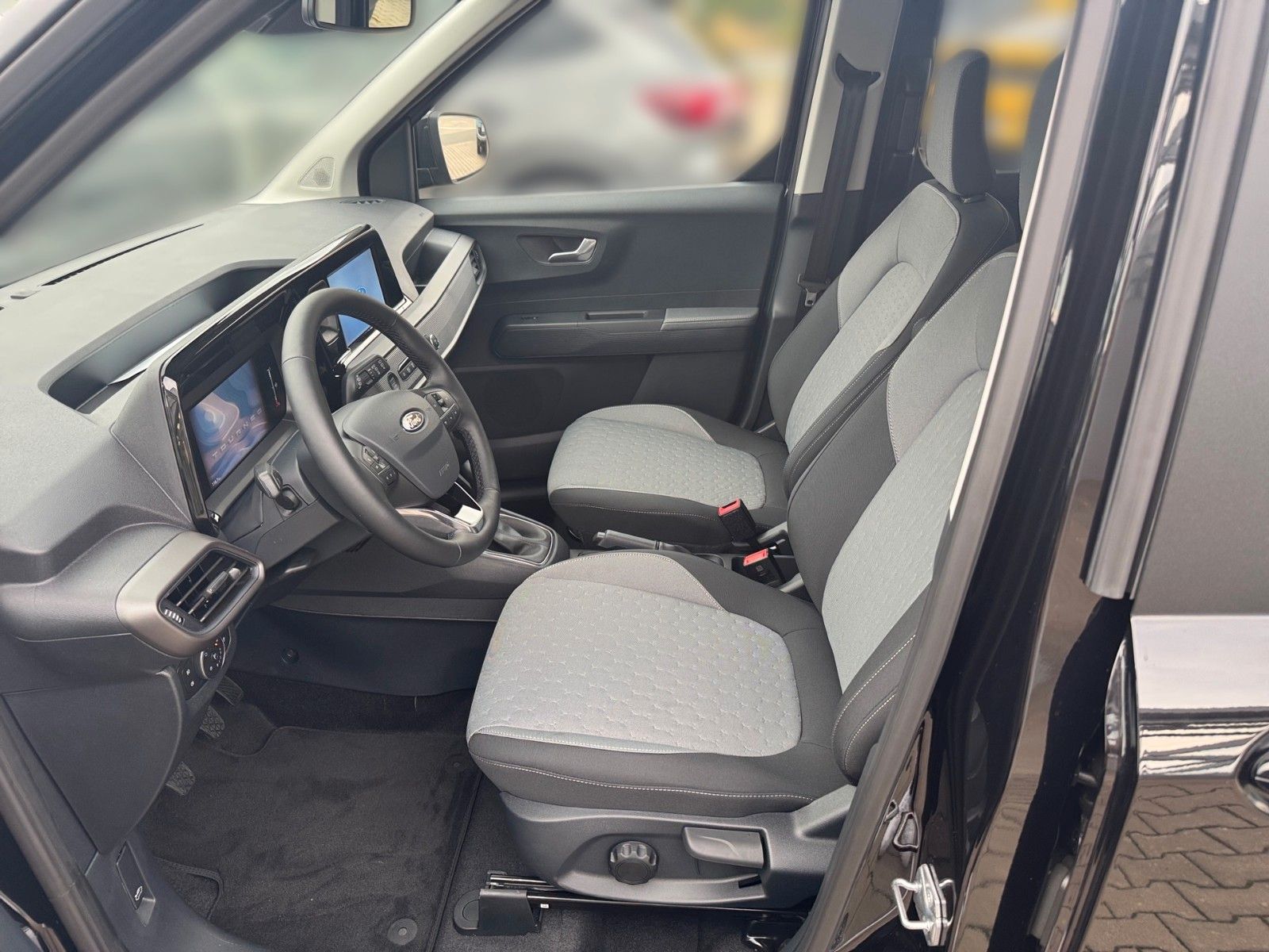Fahrzeugabbildung Ford Tourneo Courier Titanium+Kamera+Navi+LED+...