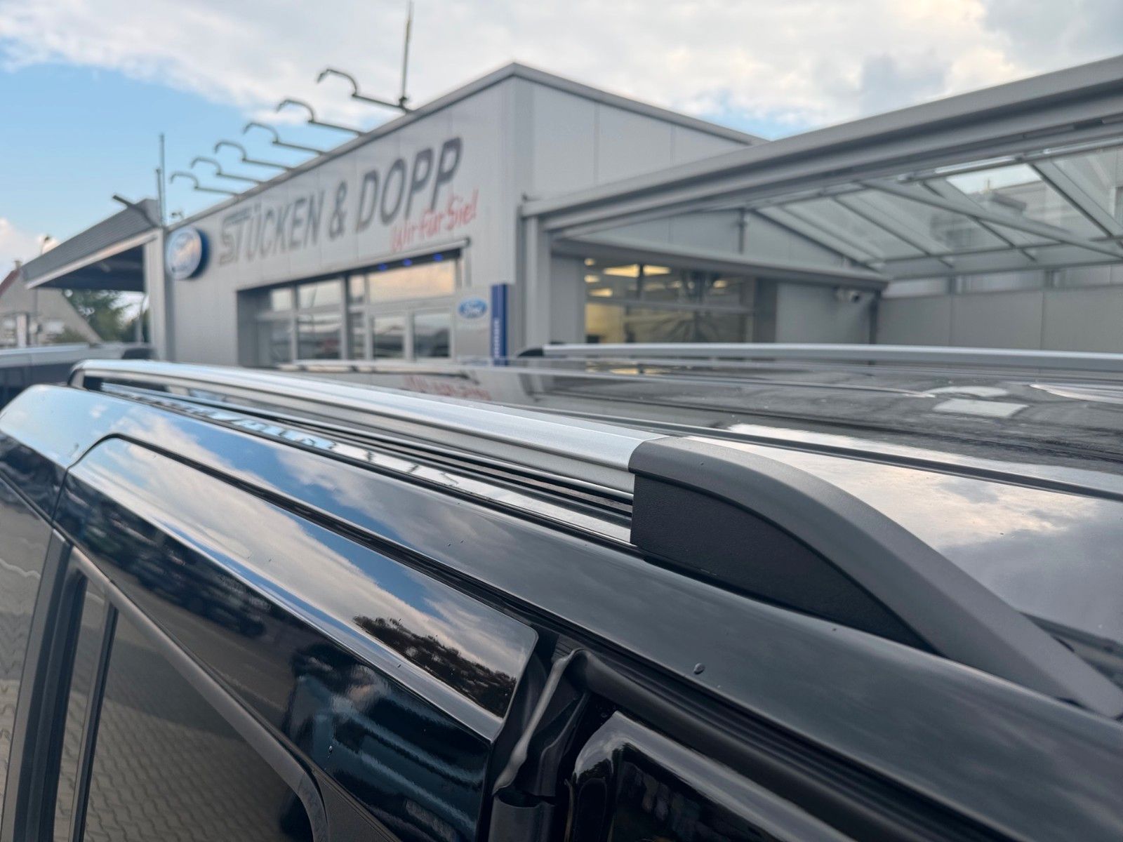 Fahrzeugabbildung Ford Tourneo Courier Titanium+Kamera+Navi+LED+...