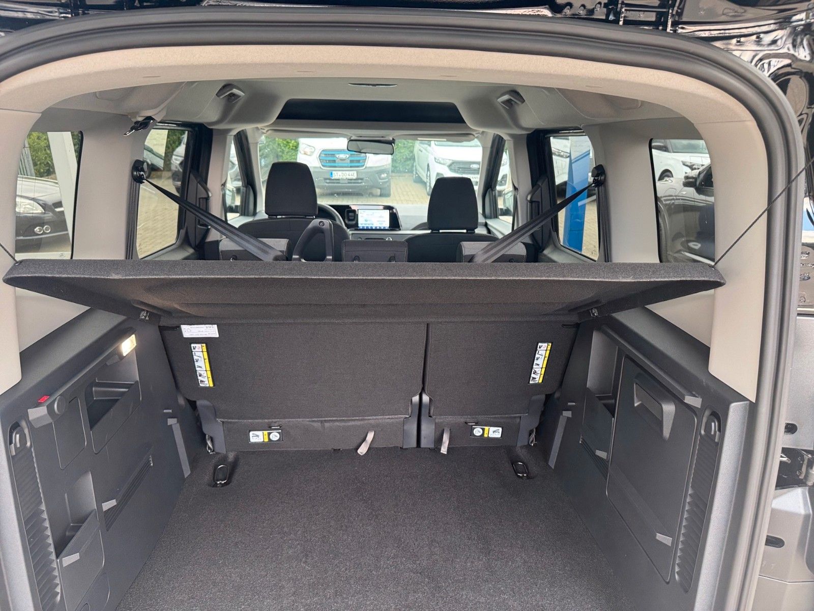 Fahrzeugabbildung Ford Tourneo Courier Titanium+Kamera+Navi+LED+...
