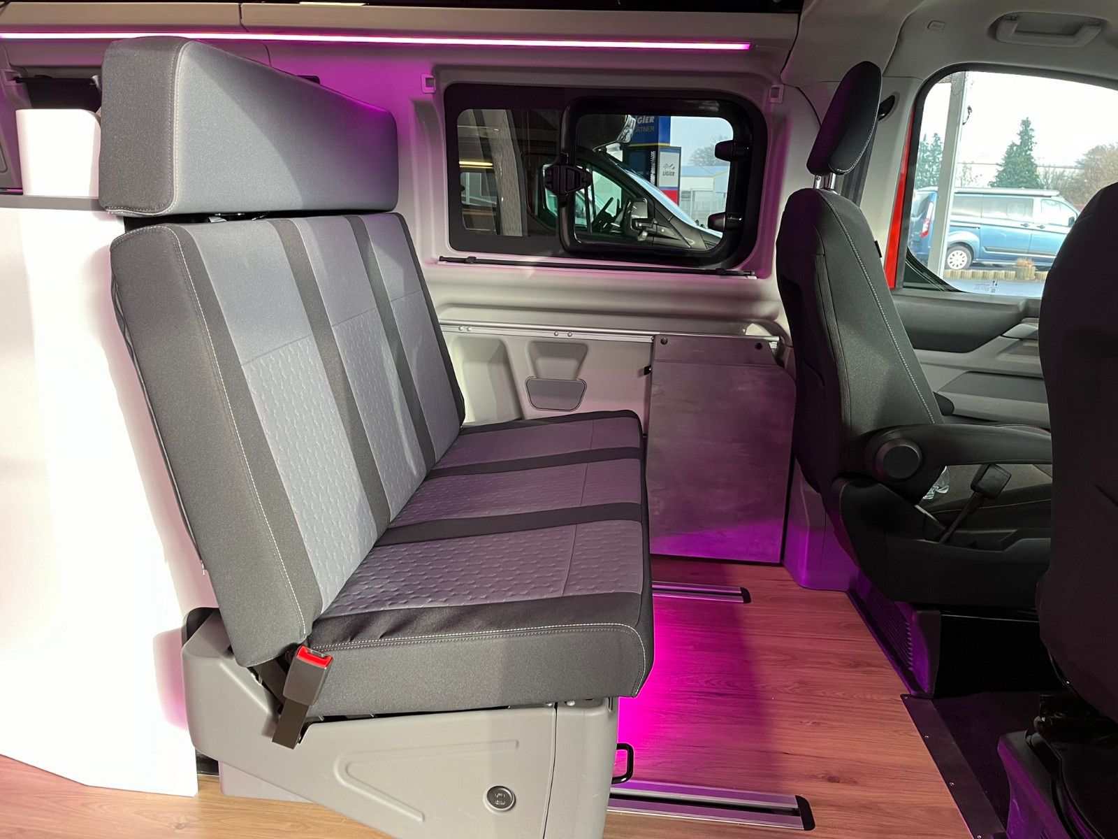 Fahrzeugabbildung Ford Nugget AD Titanium V710 0,99% Finanzierung