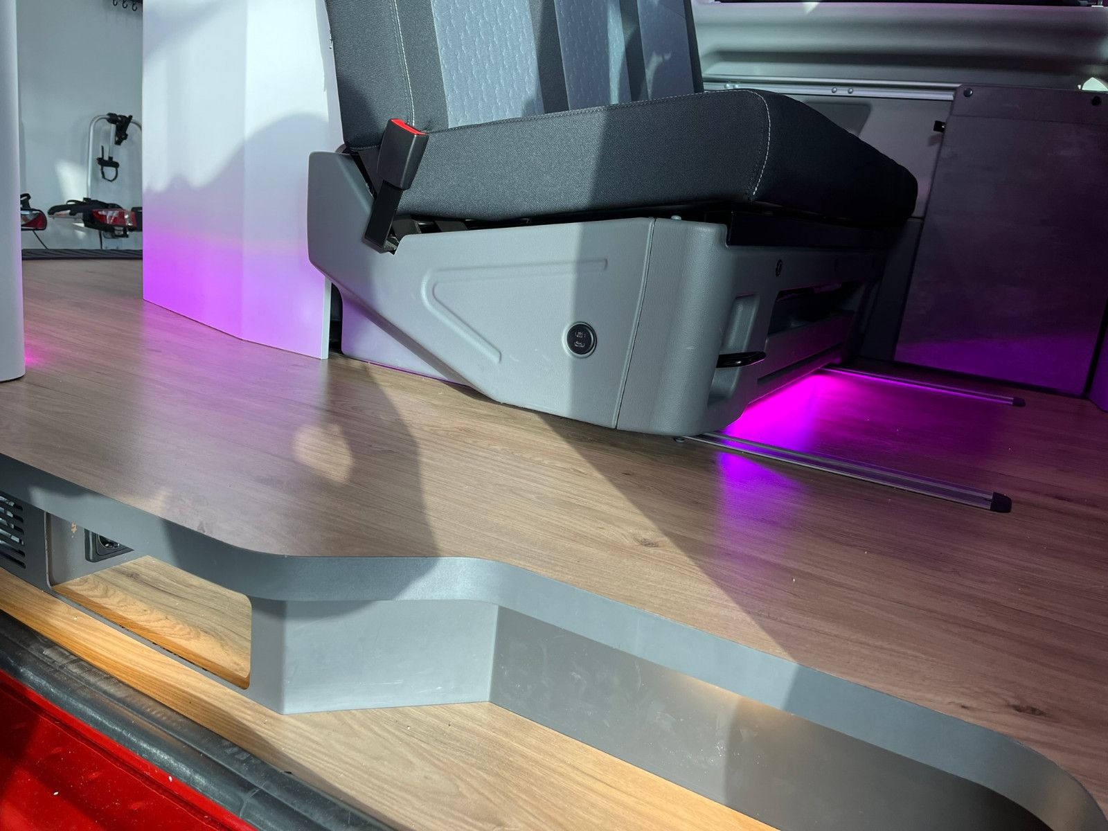 Fahrzeugabbildung Ford Nugget AD Titanium V710 0,99% Finanzierung