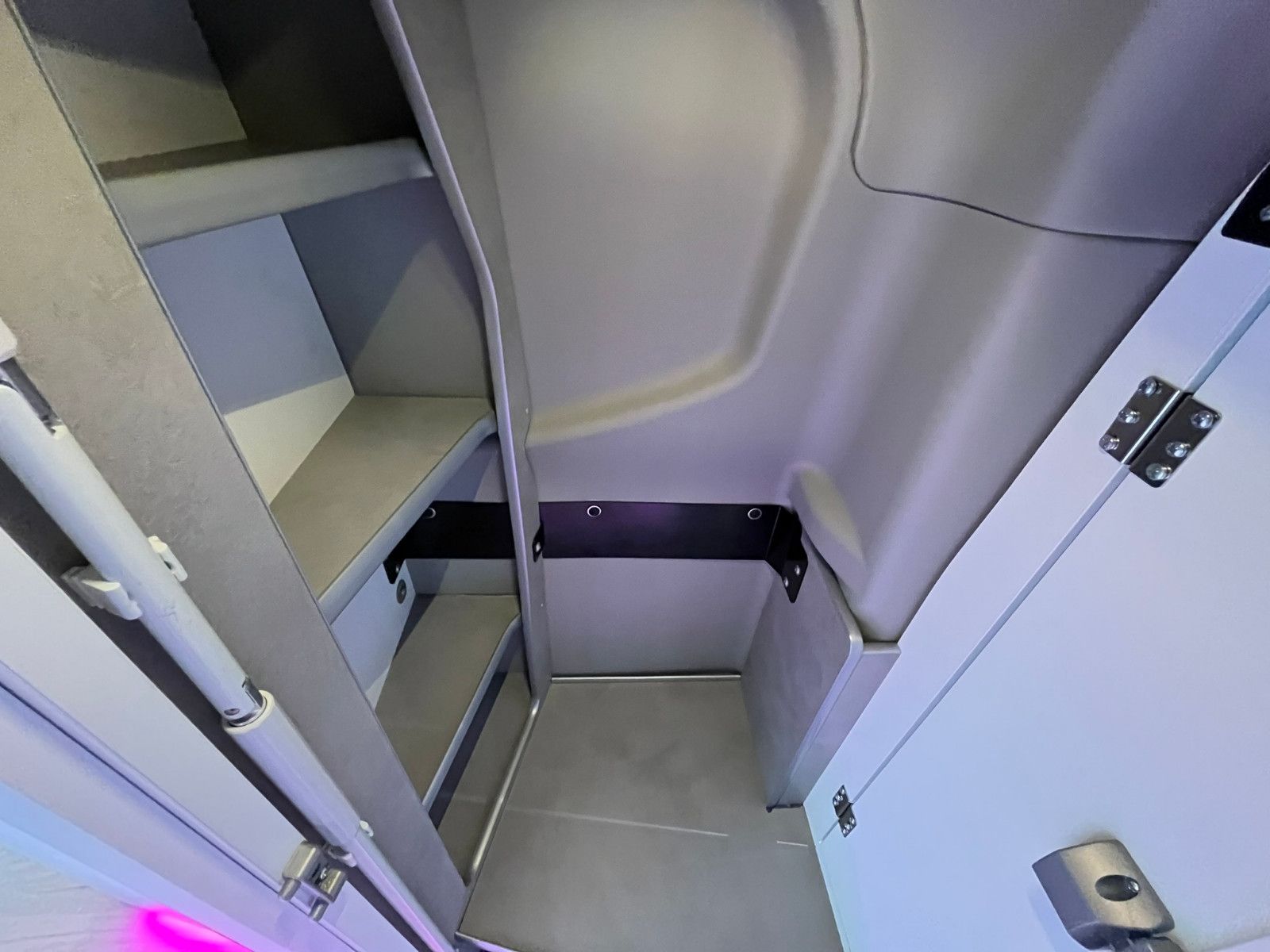 Fahrzeugabbildung Ford Nugget AD Titanium V710 0,99% Finanzierung