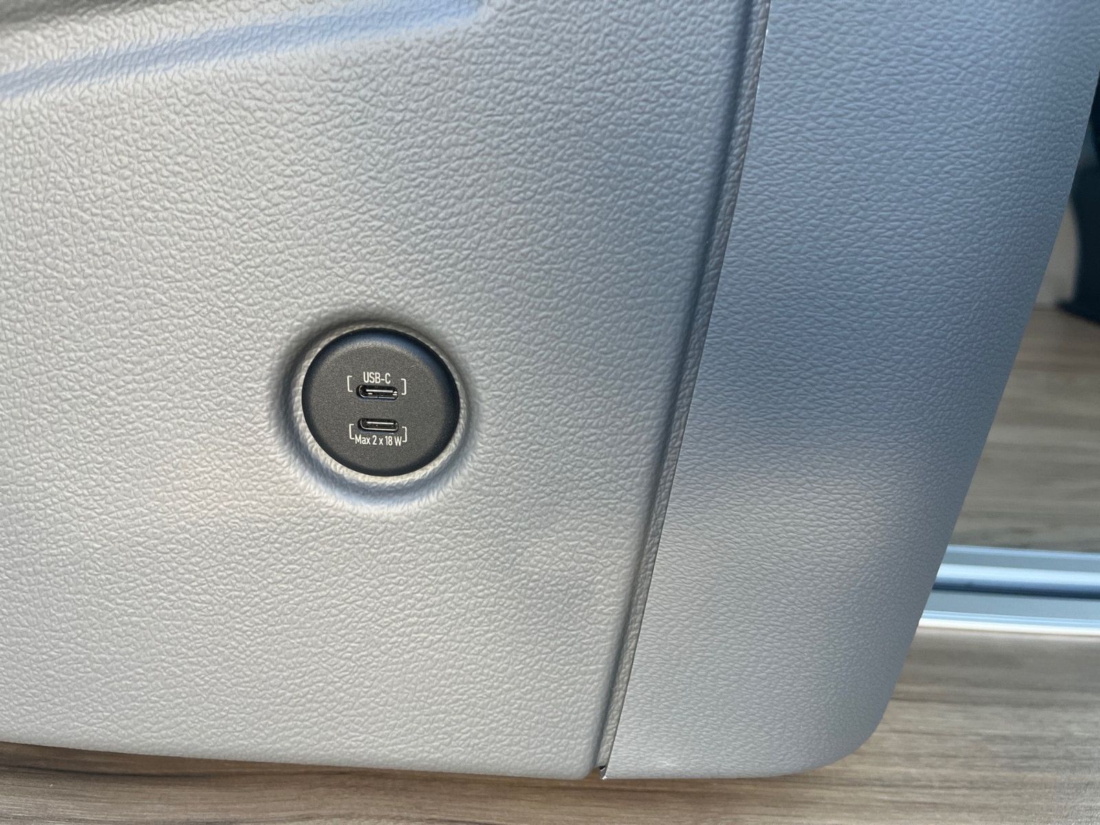 Fahrzeugabbildung Ford Nugget Plus Titanium V710 0,99% Finanzierung!!!